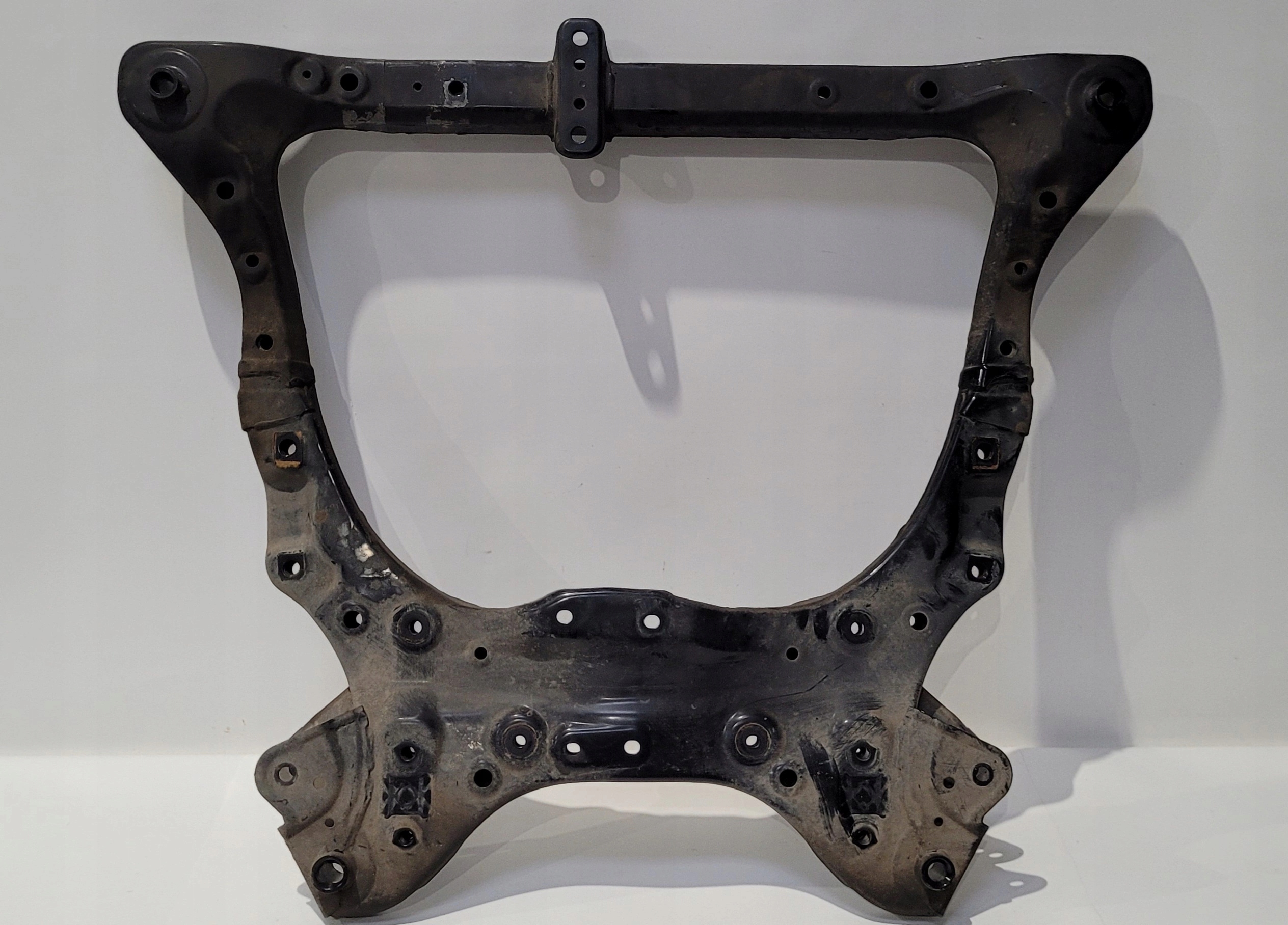 51100-30880 - ПІДСТАВКА ДЛЯ САНЧАТ ПЕРЕДНЯ TOYOTA RAV 4 V 19-51100-30880