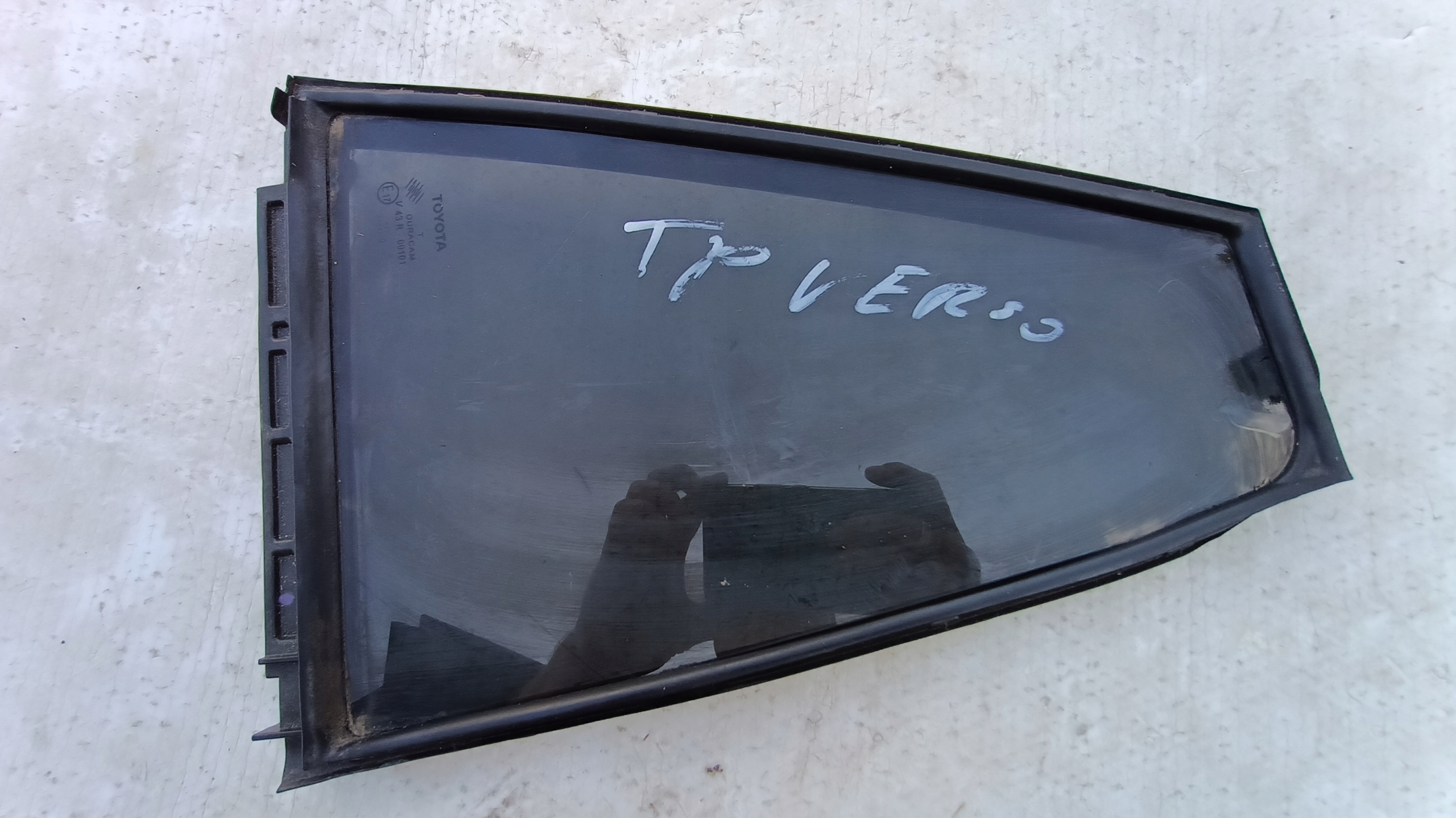 SZYBA TYLNA PRAWA DRZWI TOYOTA VERSO 2009-2013 ROK