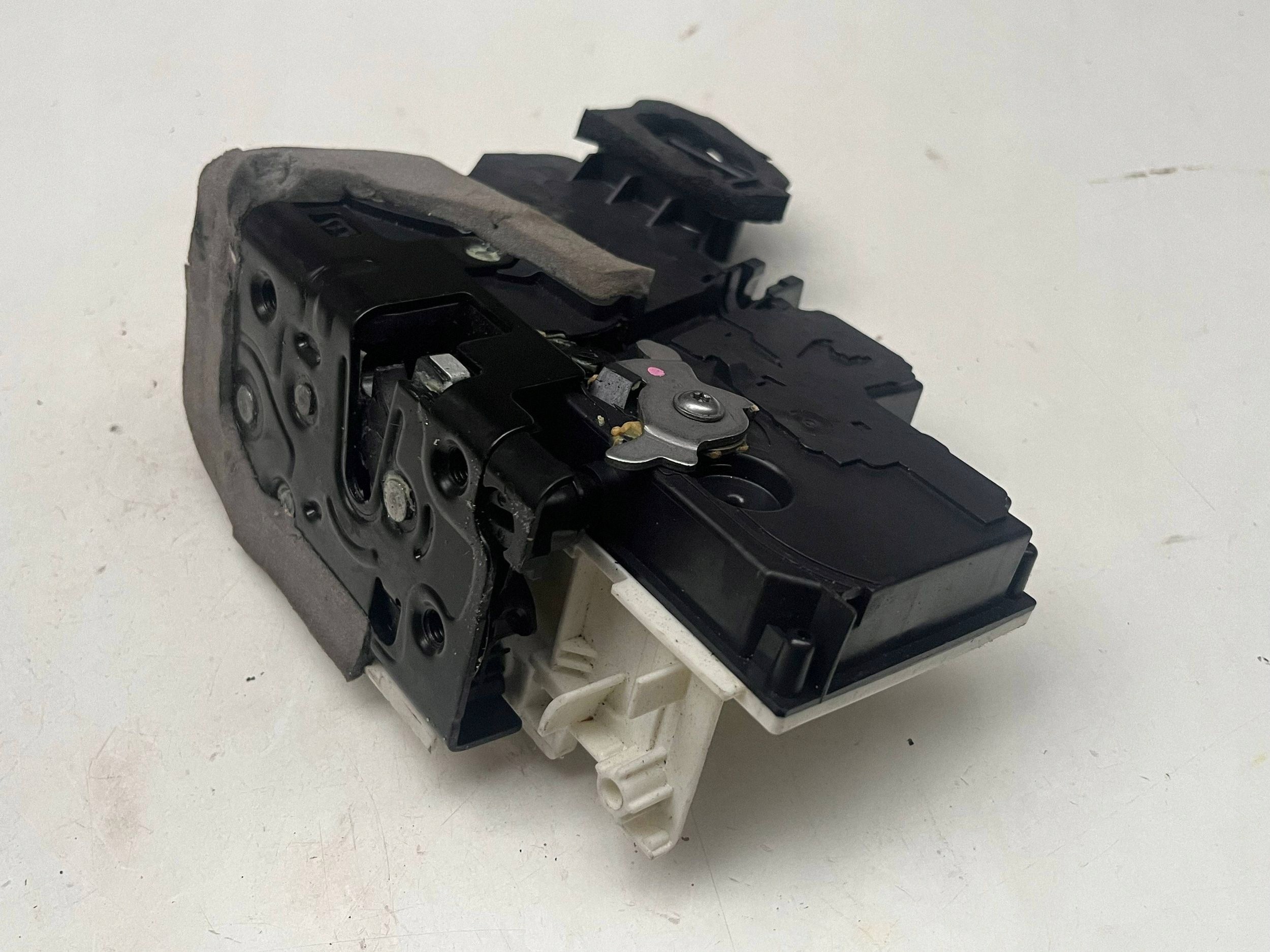 AUDI A6 C8 lock door left rear part 4K0839015Q @M