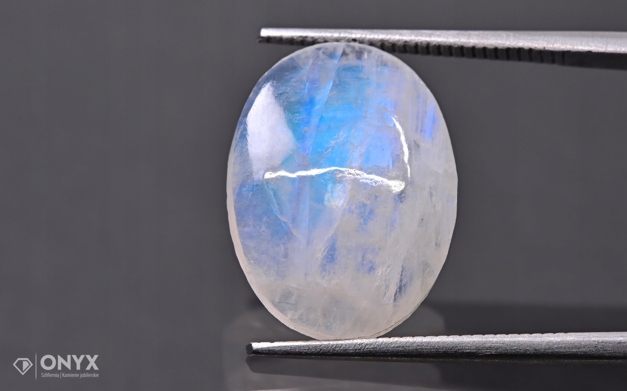 Měsíční kámen konvexní mělký ovál 16x12 mm