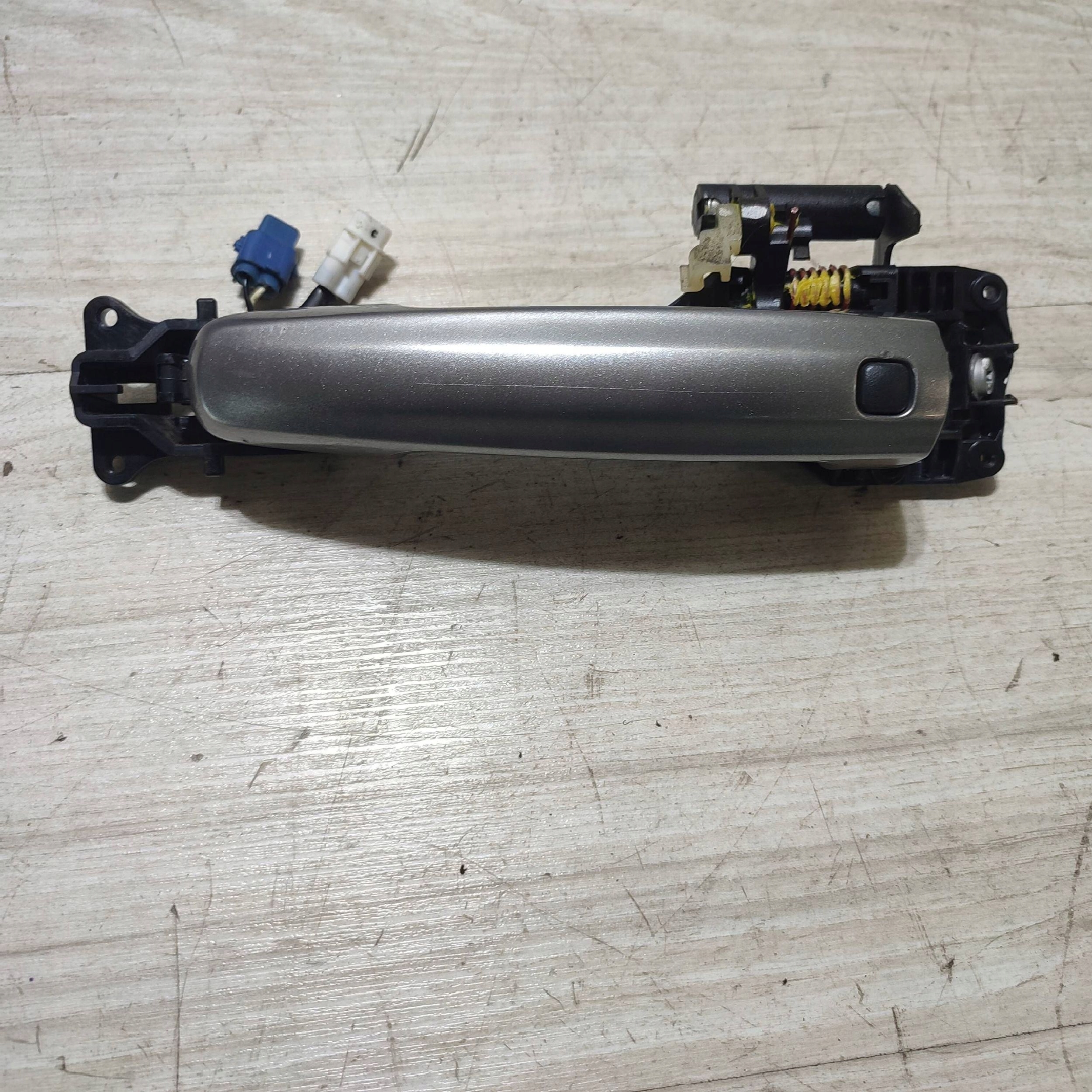 exterior handle door przednich front side right Suzuki Vitara (LY)