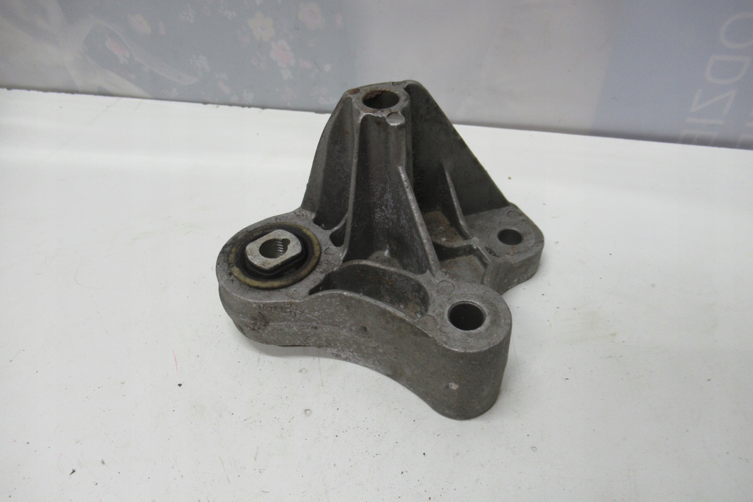 FORD FOCUS MK3 Getriebehalter getriebe CV61-6P093ZE