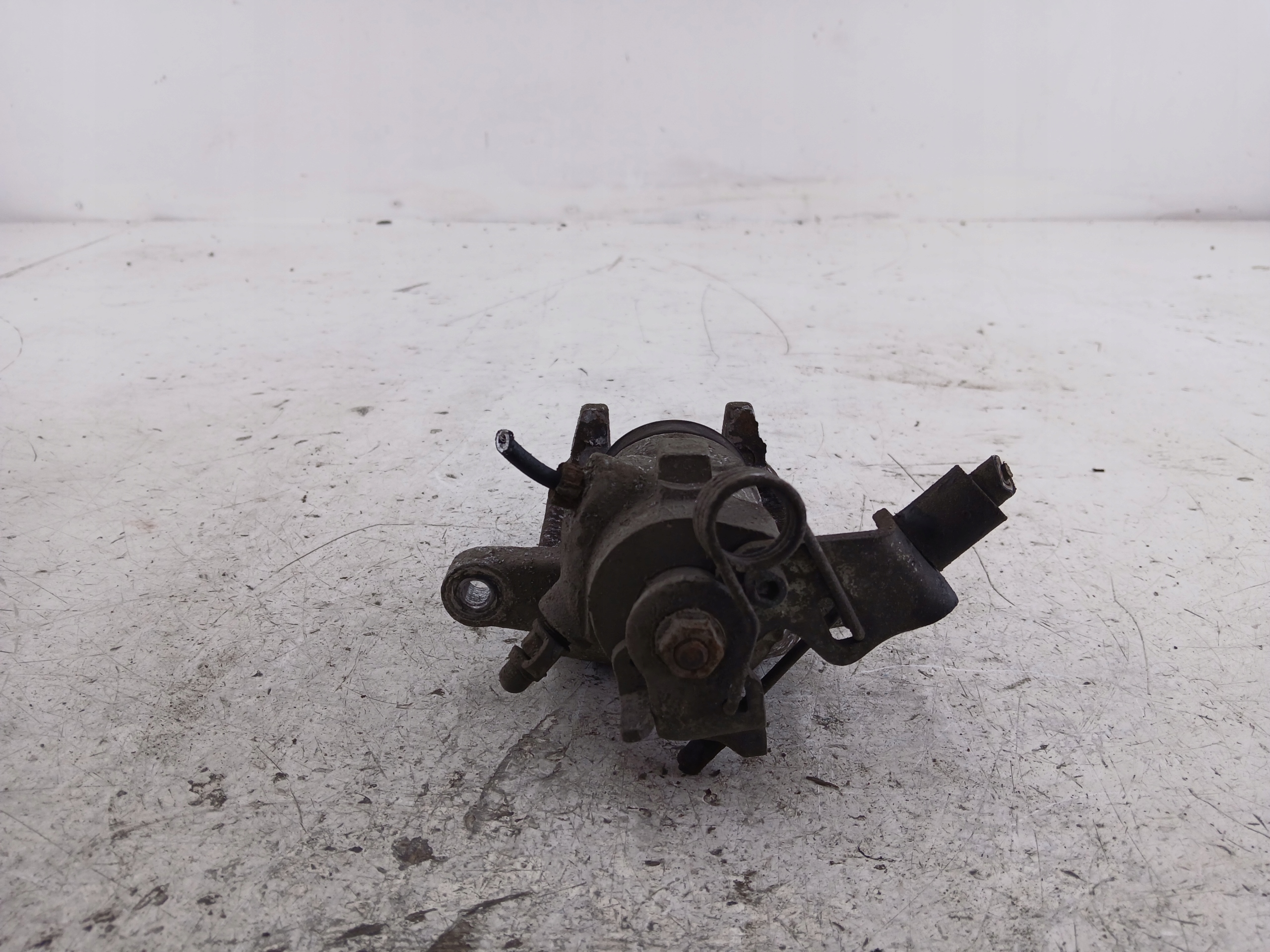 PEUGEOT 307 caliper brake left rear part