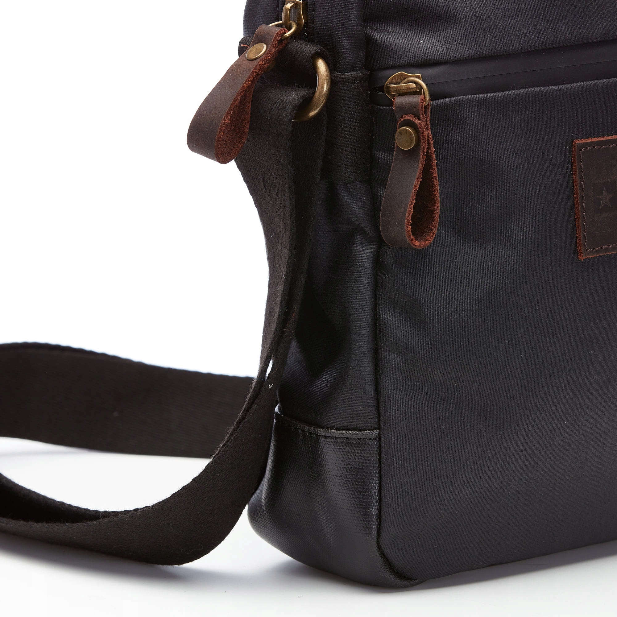 TORBA na ramię SASZETKA LISTONOSZKA BIG STAR Kolor czarny