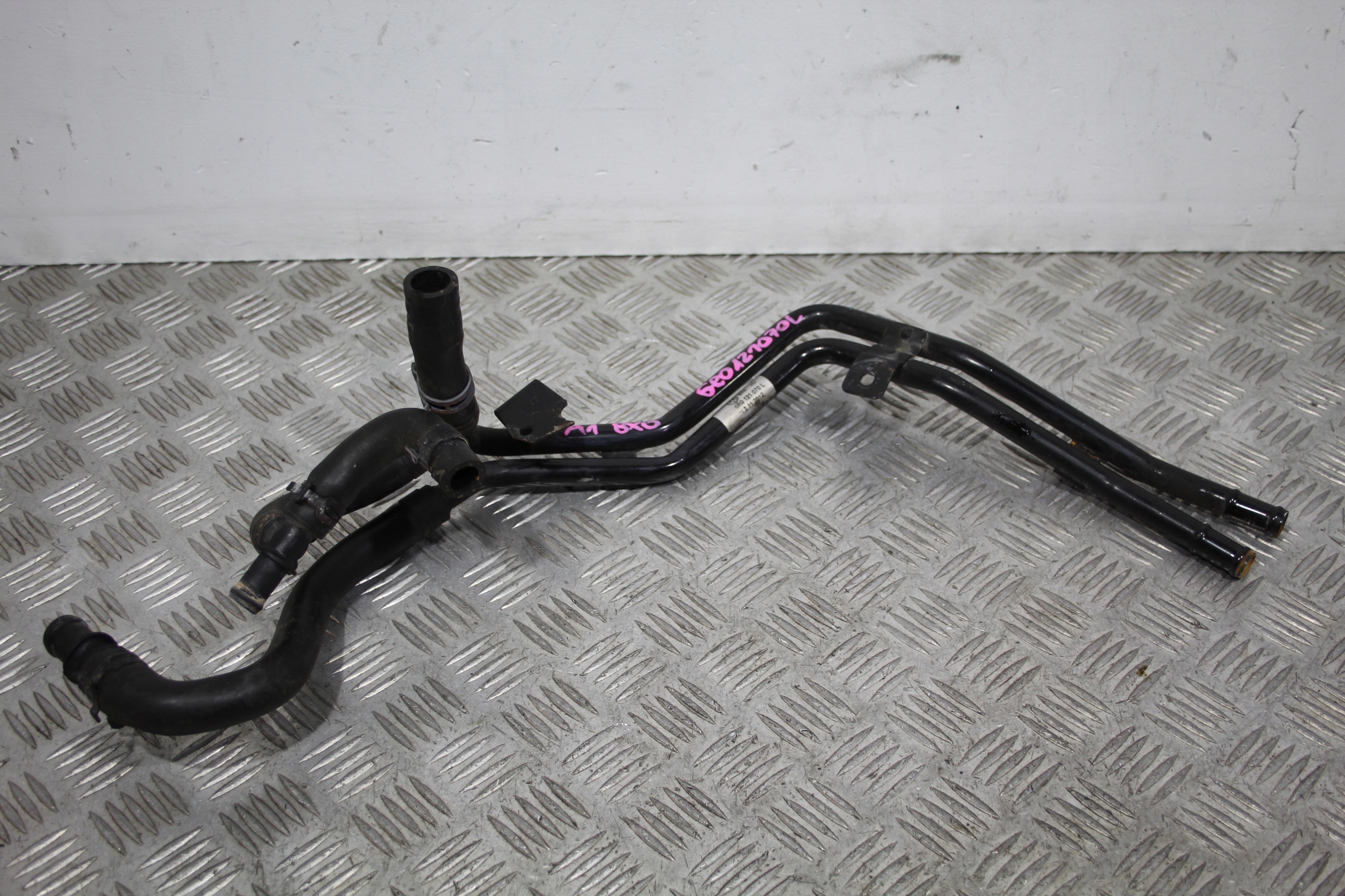 crijevo prijenos vode AUDI A1 8X0 8X 6R0121070L