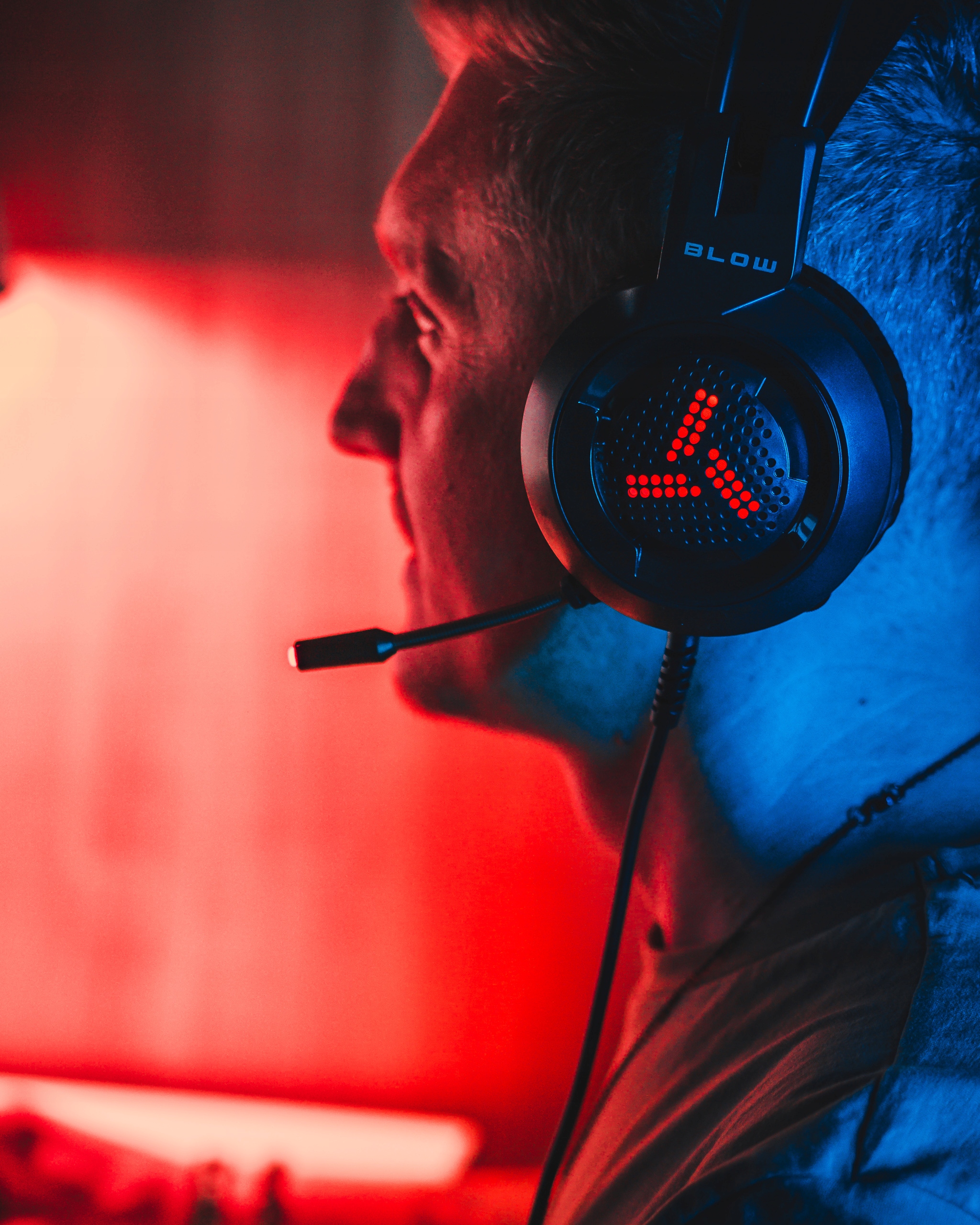 SŁUCHAWKI GAMINGOWE DLA GRACZY NAUSZNE MIKROFON LED USB JACK DŁUGI KABEL Model Cerberus