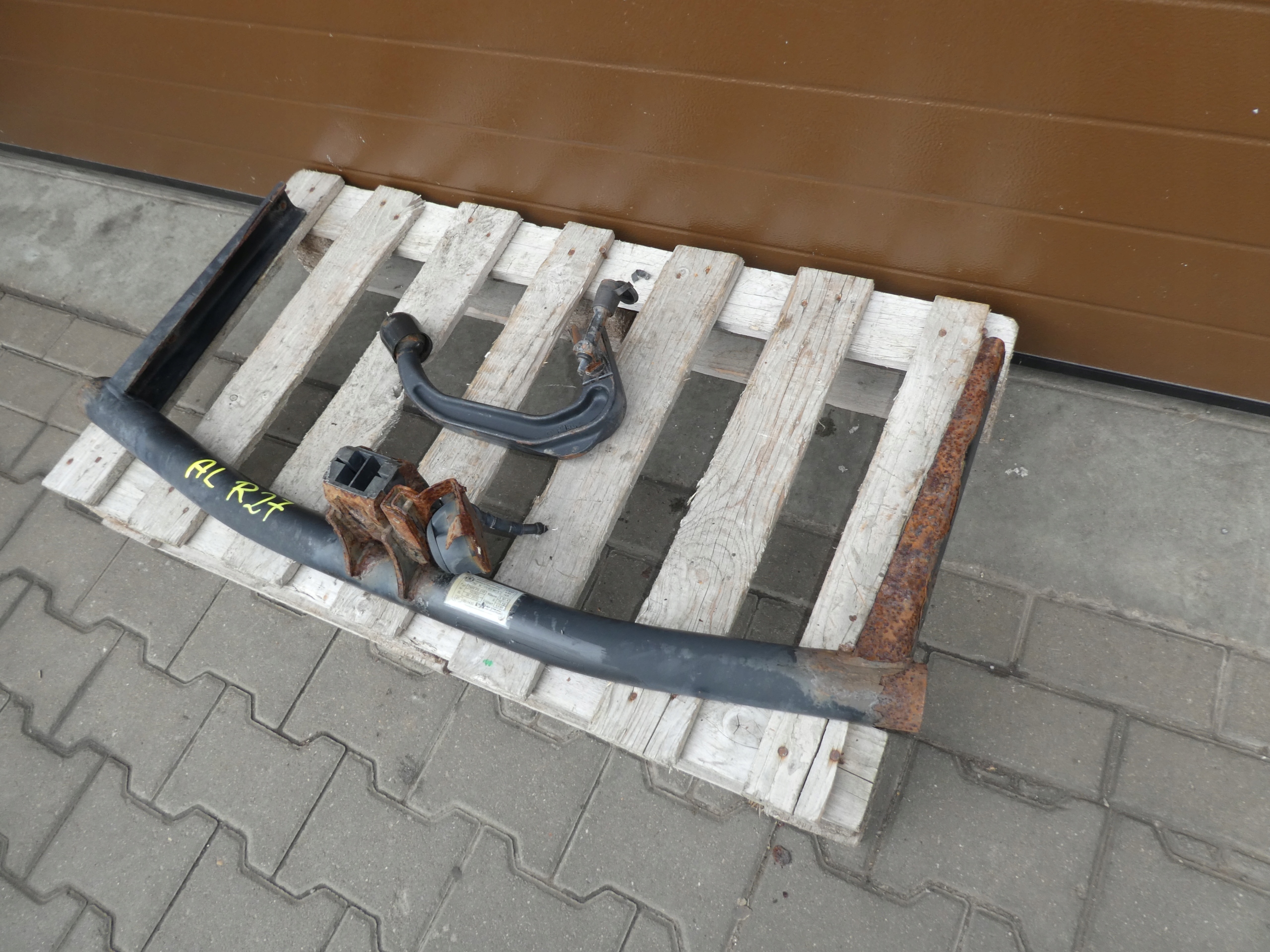 tow sider SKODA OCTAVIA II 1Z0803881A