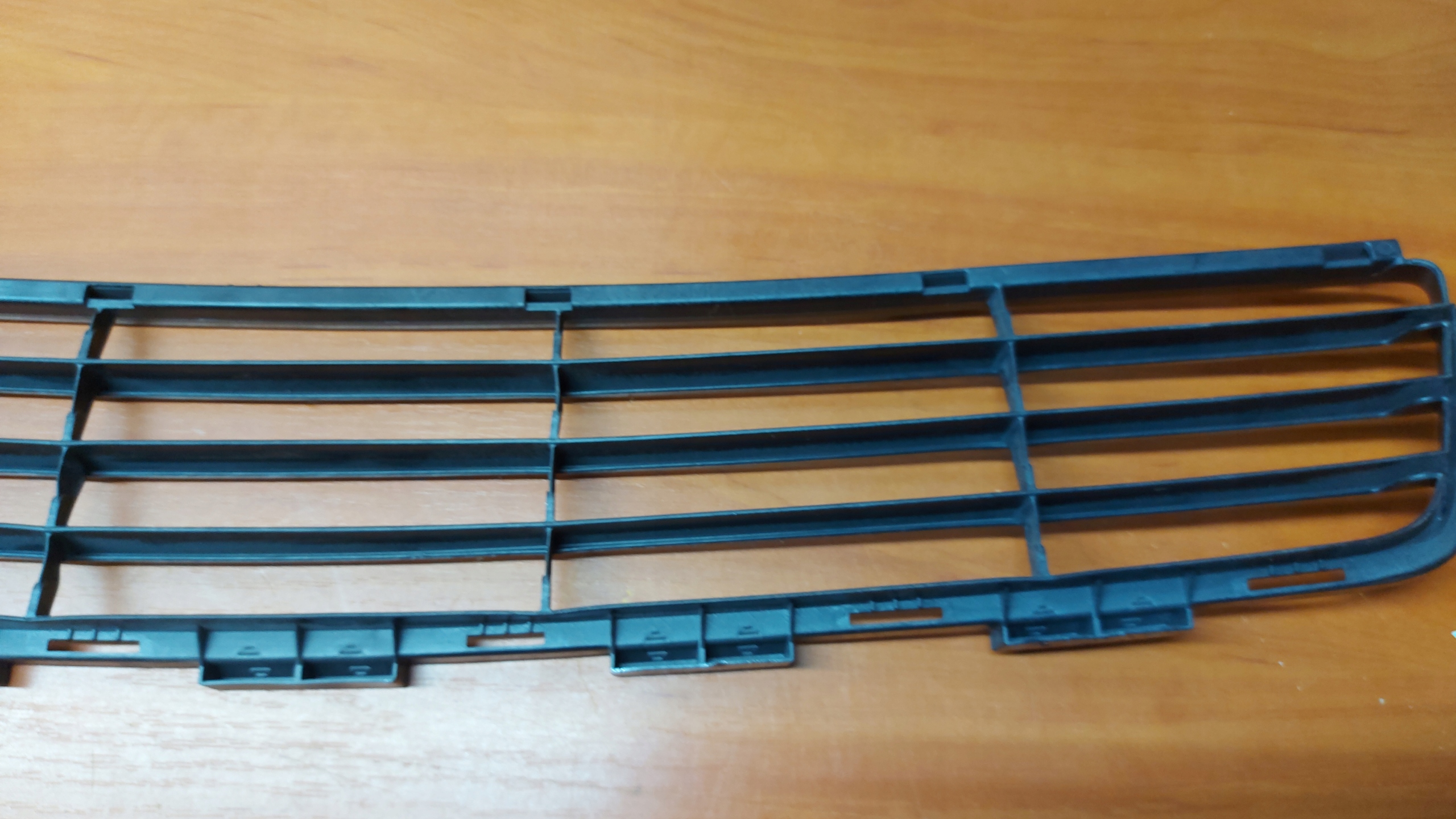 grid of a bumper central lower front front TOYOTA YARIS II 05-11