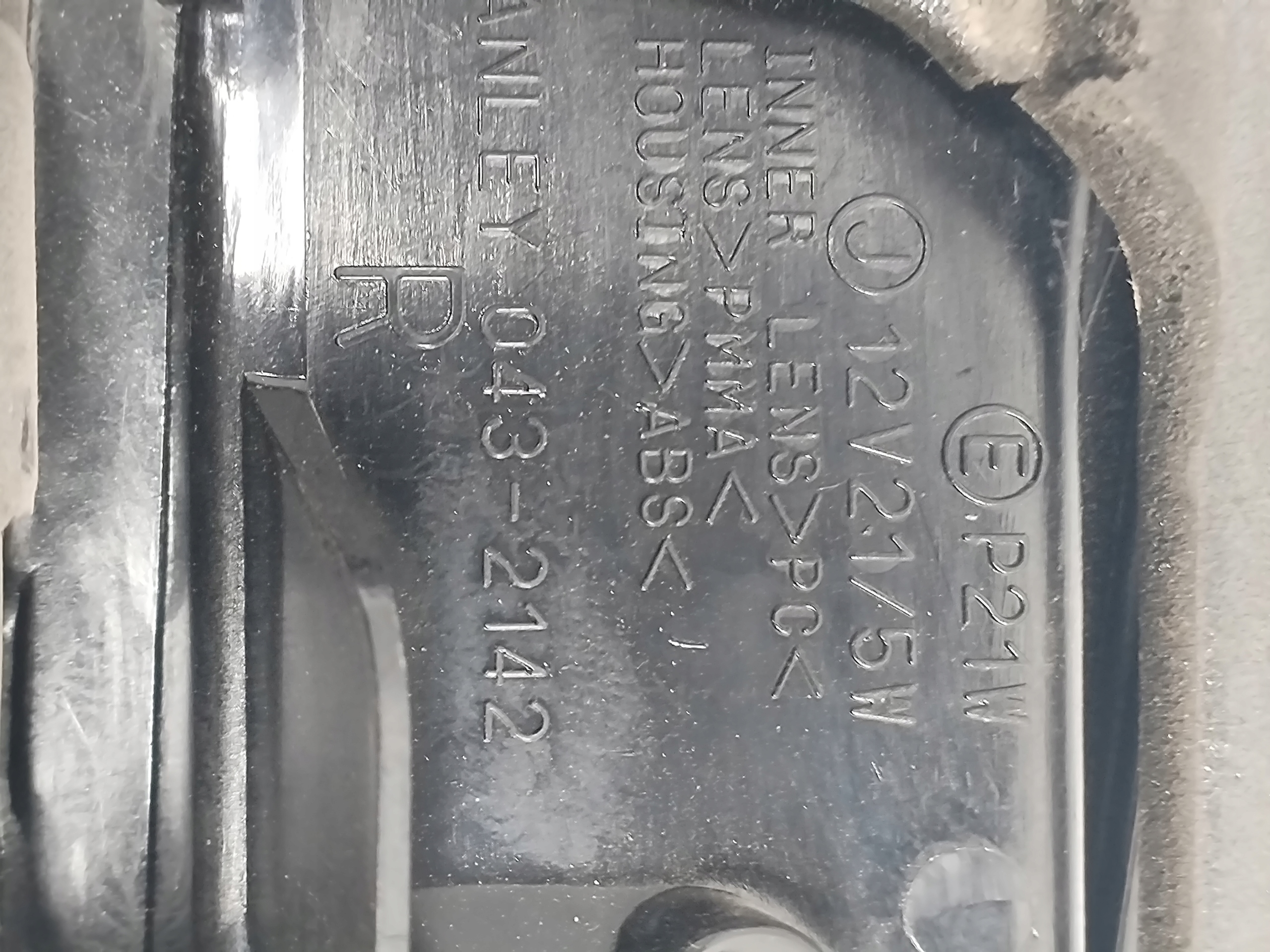 light rear right to the bonnet boot Suzuki Baleno 0432142