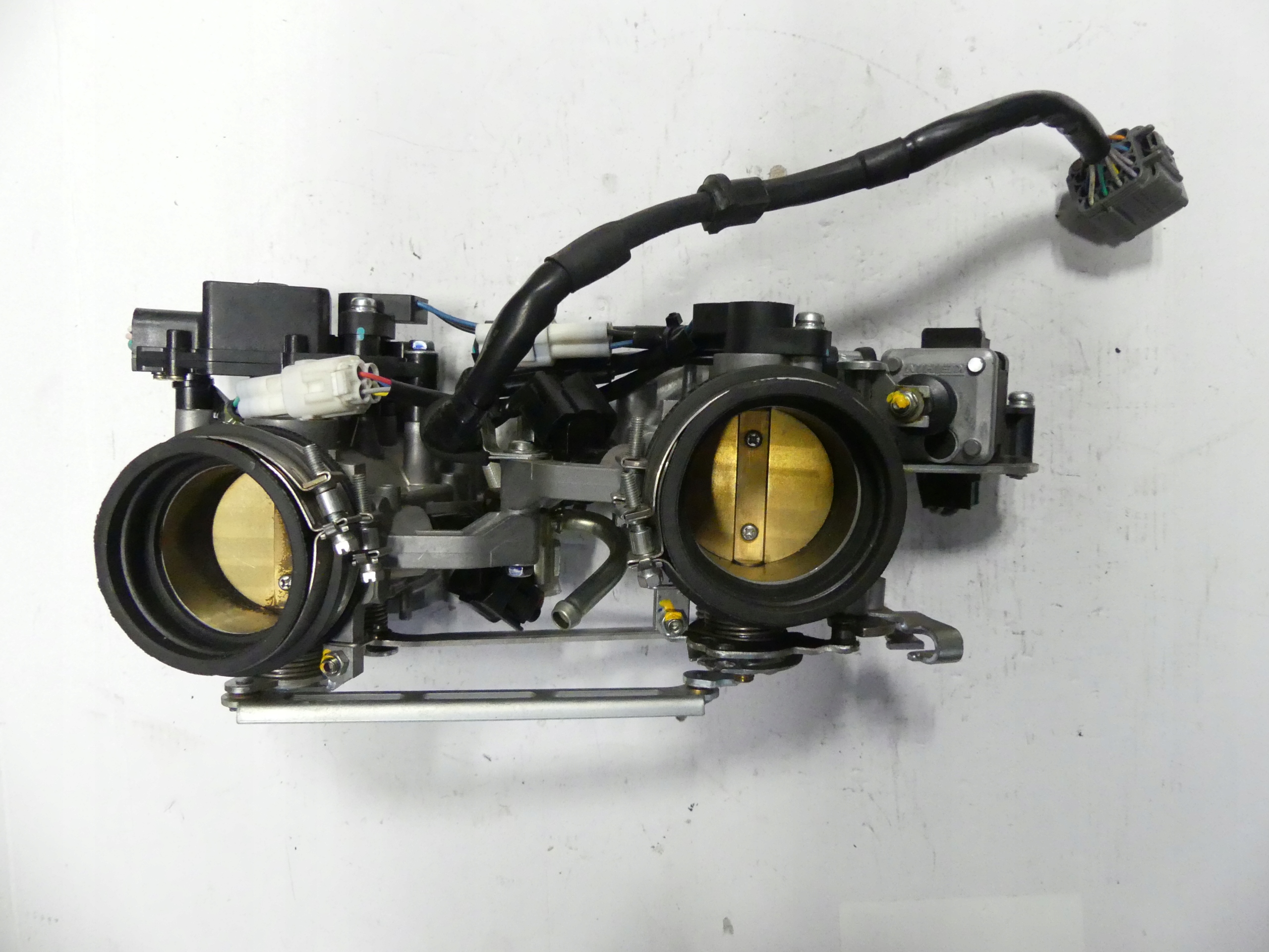 Карбюратор дроссельная заслонка впрыска YAMAHA YZF R1 RN12 04+