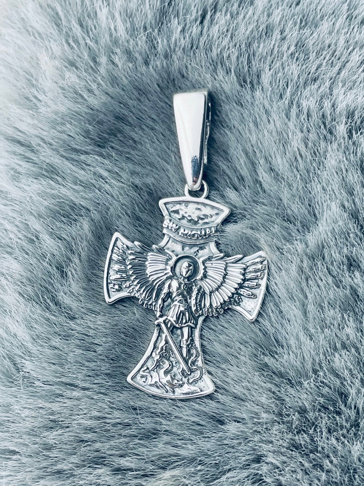 Stříbrný křížek zdobený Svatý Michal Křest Svaté Přijímání