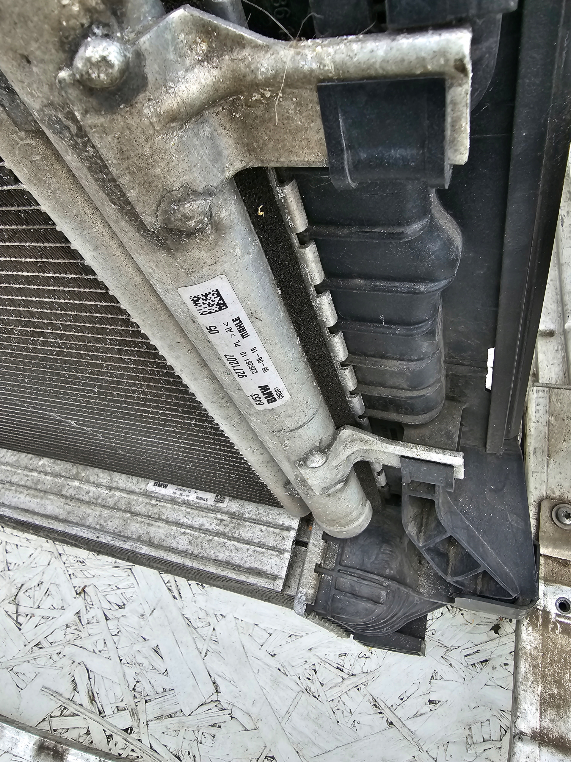 BMW 2 F45 F46 PAS PRZEDNI CHŁODNICE 2,0B 9271207 Typ samochodu Samochody osobowe