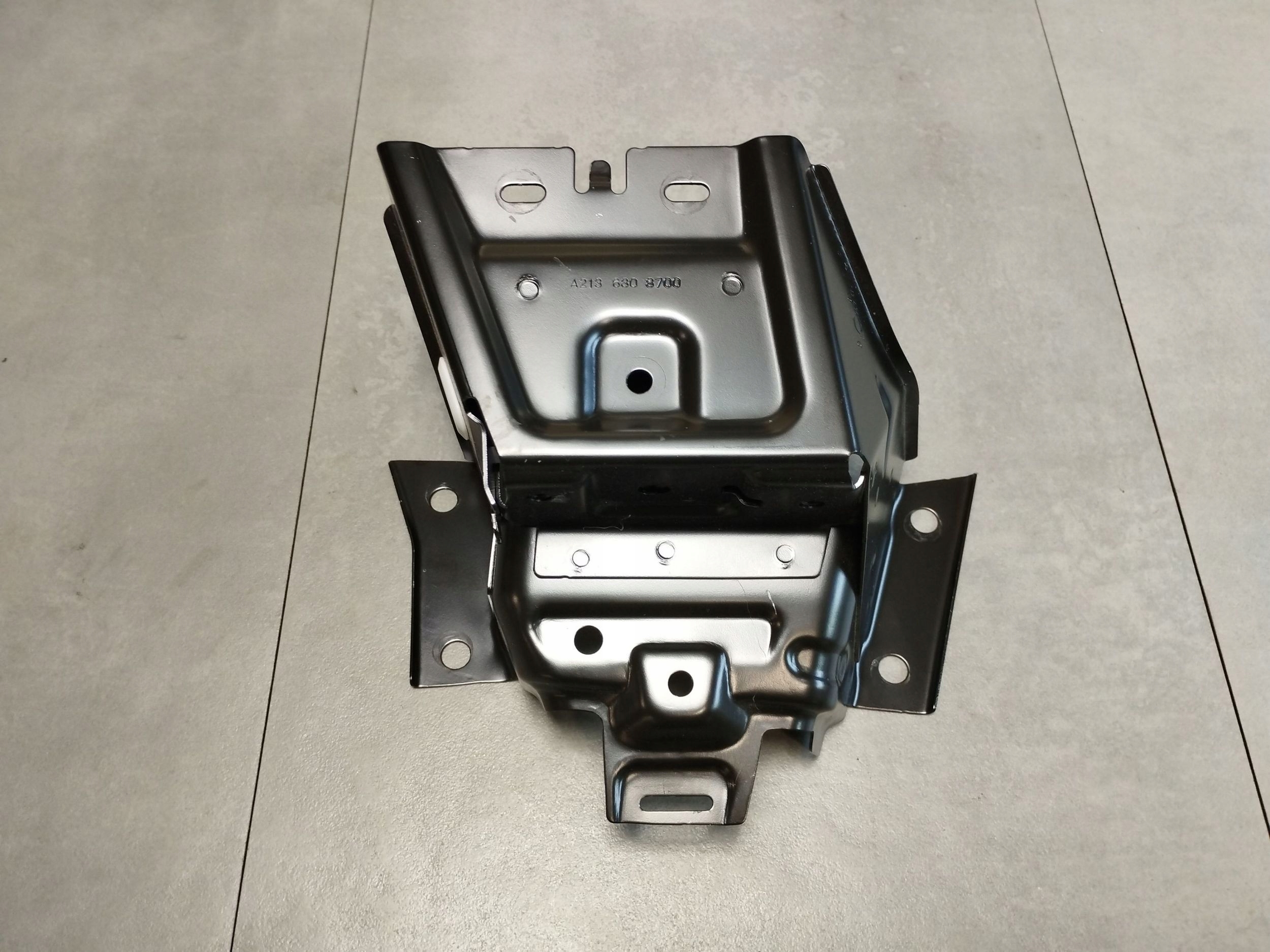Mercedes-Benz E W213 2018 bracket holder A2136308700