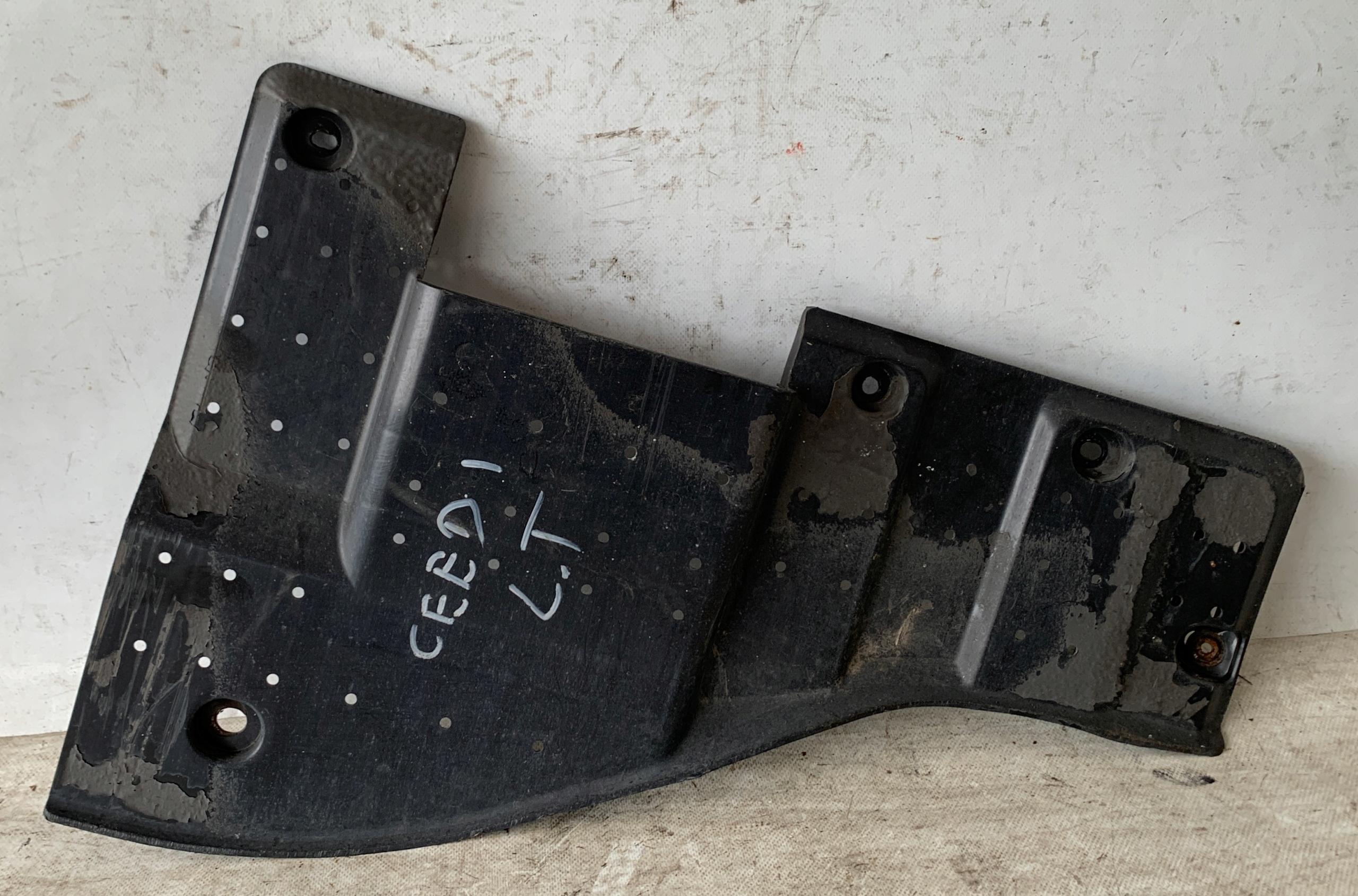cover chassis left rear part KIA CEED and 84178-1H000