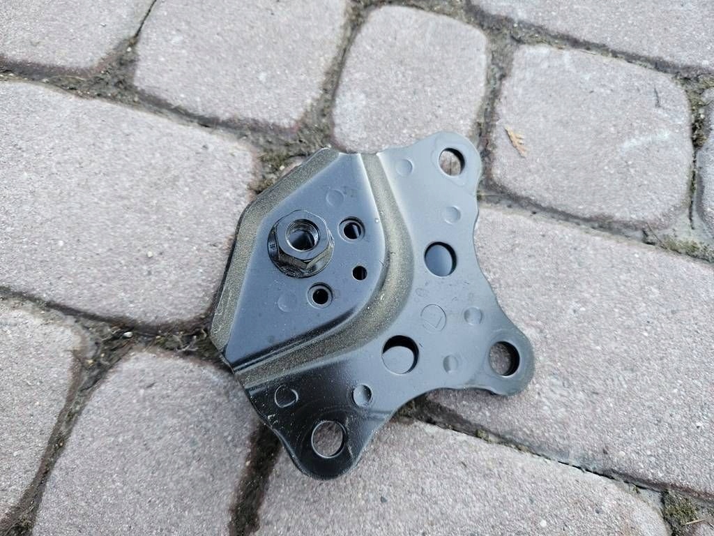 bracket console holder springing left Toyota Highlander XU70