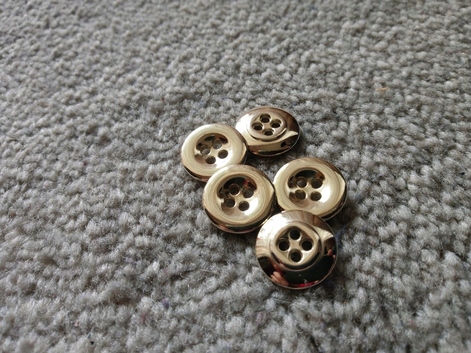 Guzik Metalowy Jasne Złoto 4-dz-guziki 15 mm
