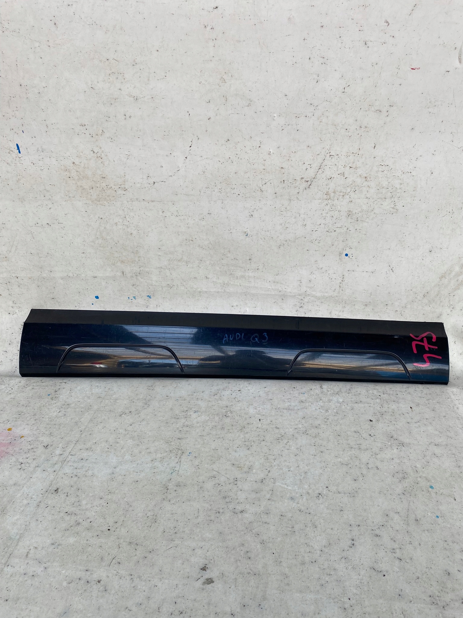AUDI Q3 8U 11- moulding door right front 8U0853960D
