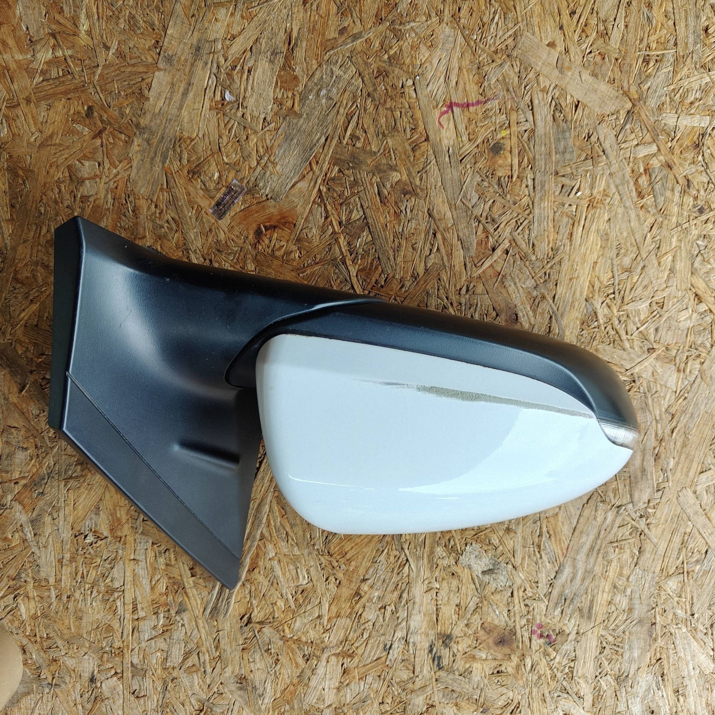 Hyundai Ioniq 4 mirror right side