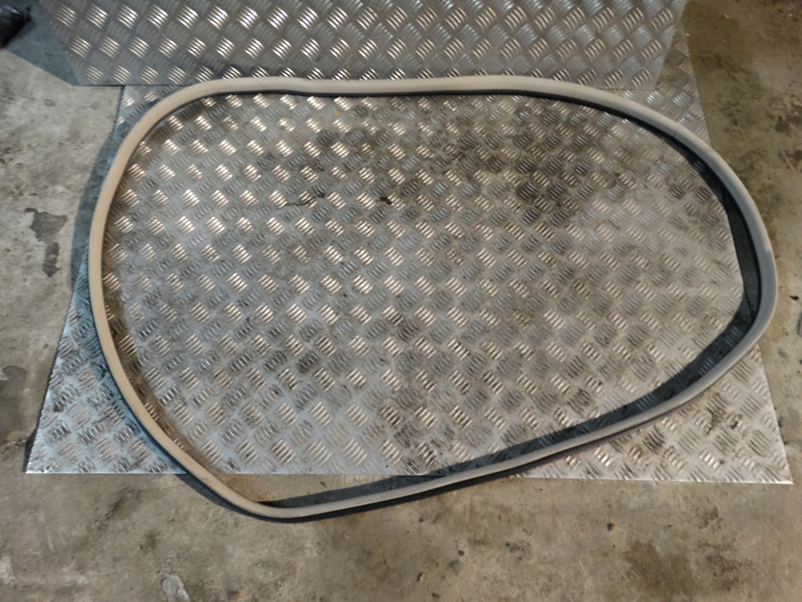 IDEALNA Dichtsatz Tür hinten MERCEDES W222 1