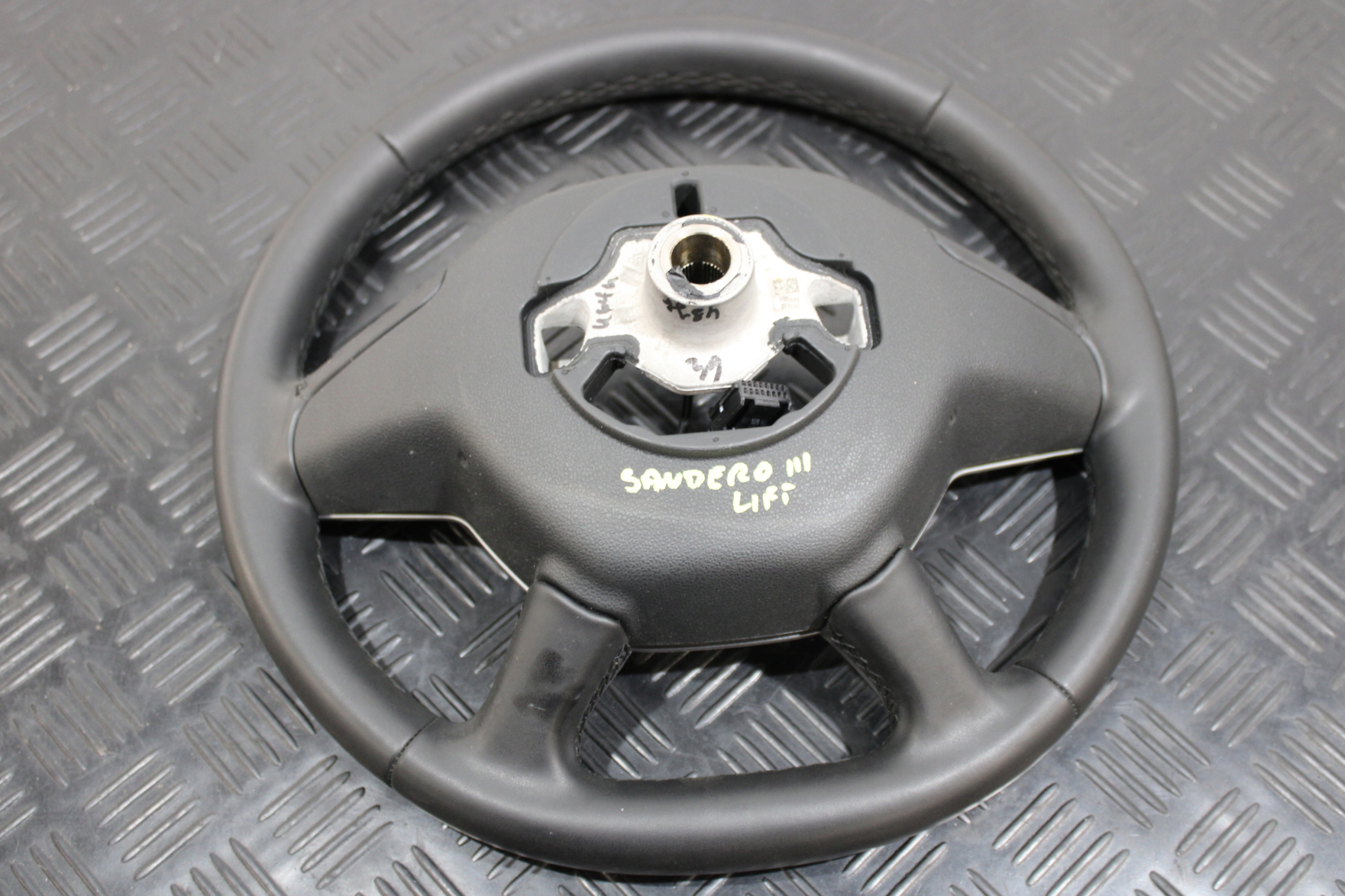 lenkrad MULTIFUNKCJA DACIA SANDERO STEPWAY III 3 LIFT