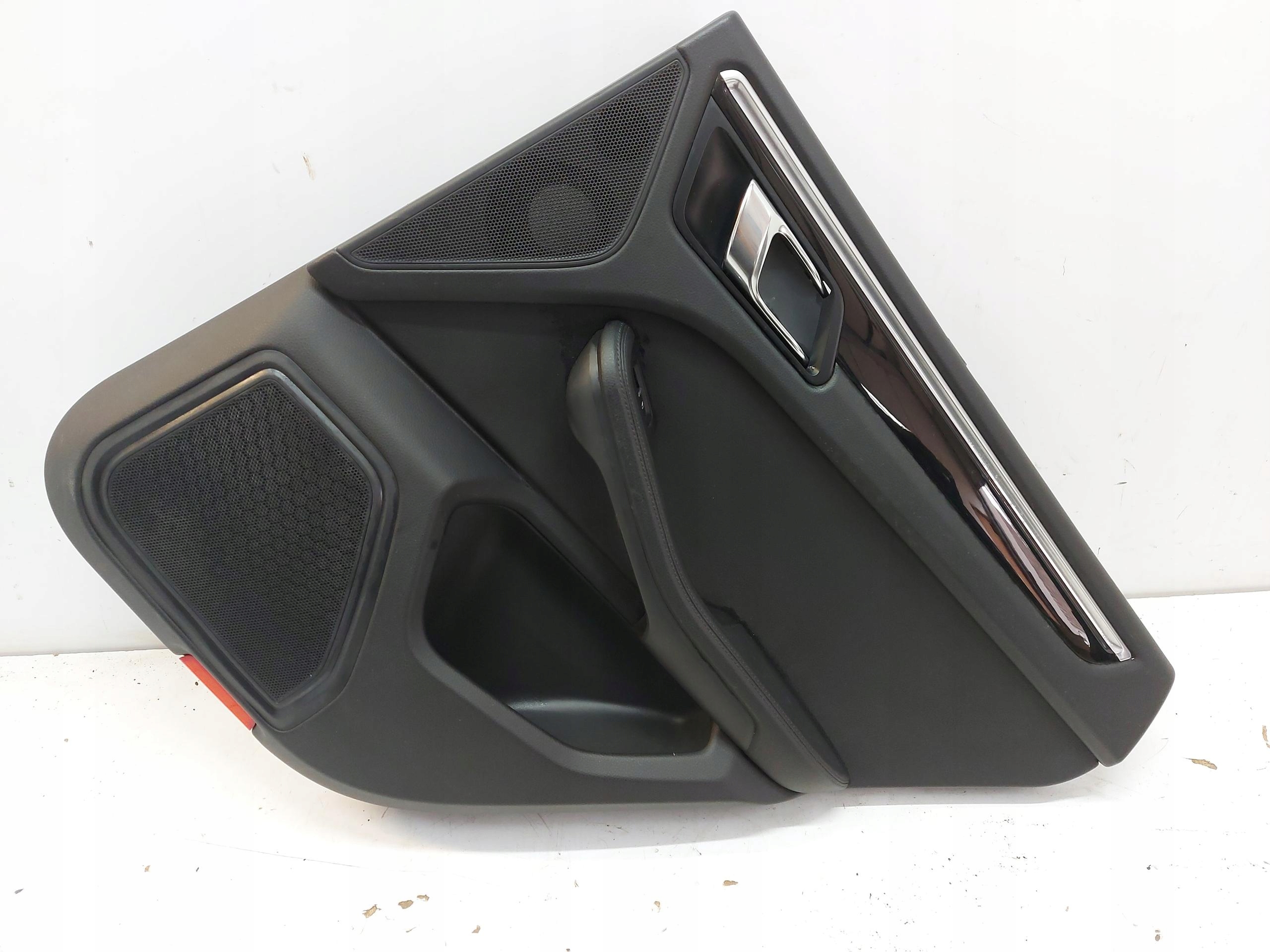 Porsche Macan 95B upholstery side door right rear part blinds