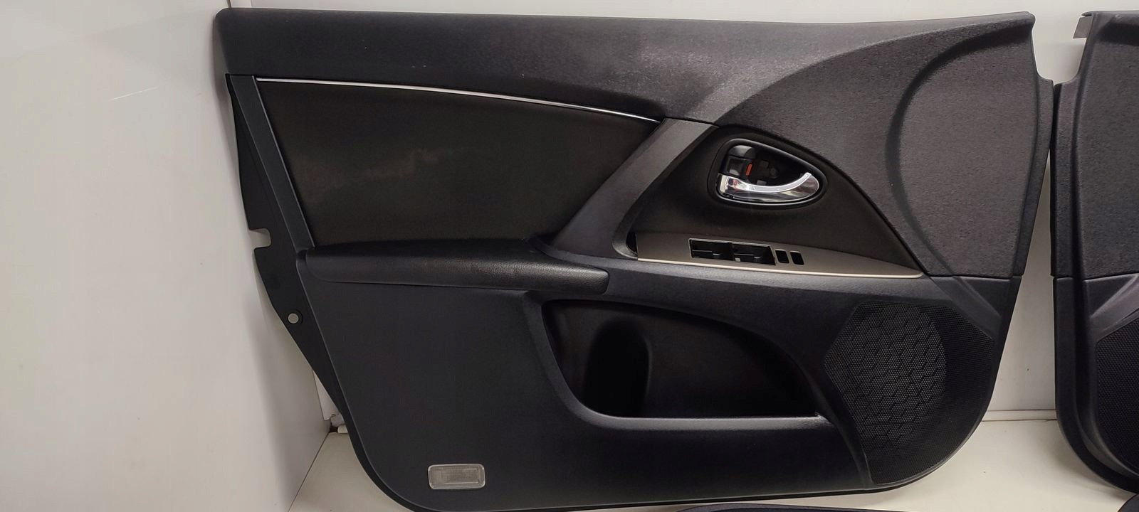 side side komplet Toyota Avensis T27