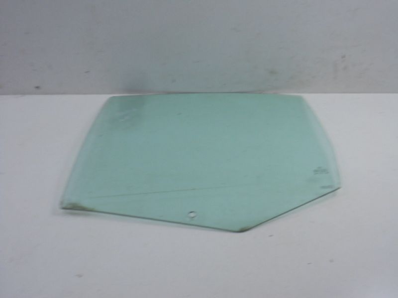 VOLKSWAGEN BORA 1J5 99R SZYBA DRZWI TYŁ LEWA 4D Typ samochodu Samochody osobowe