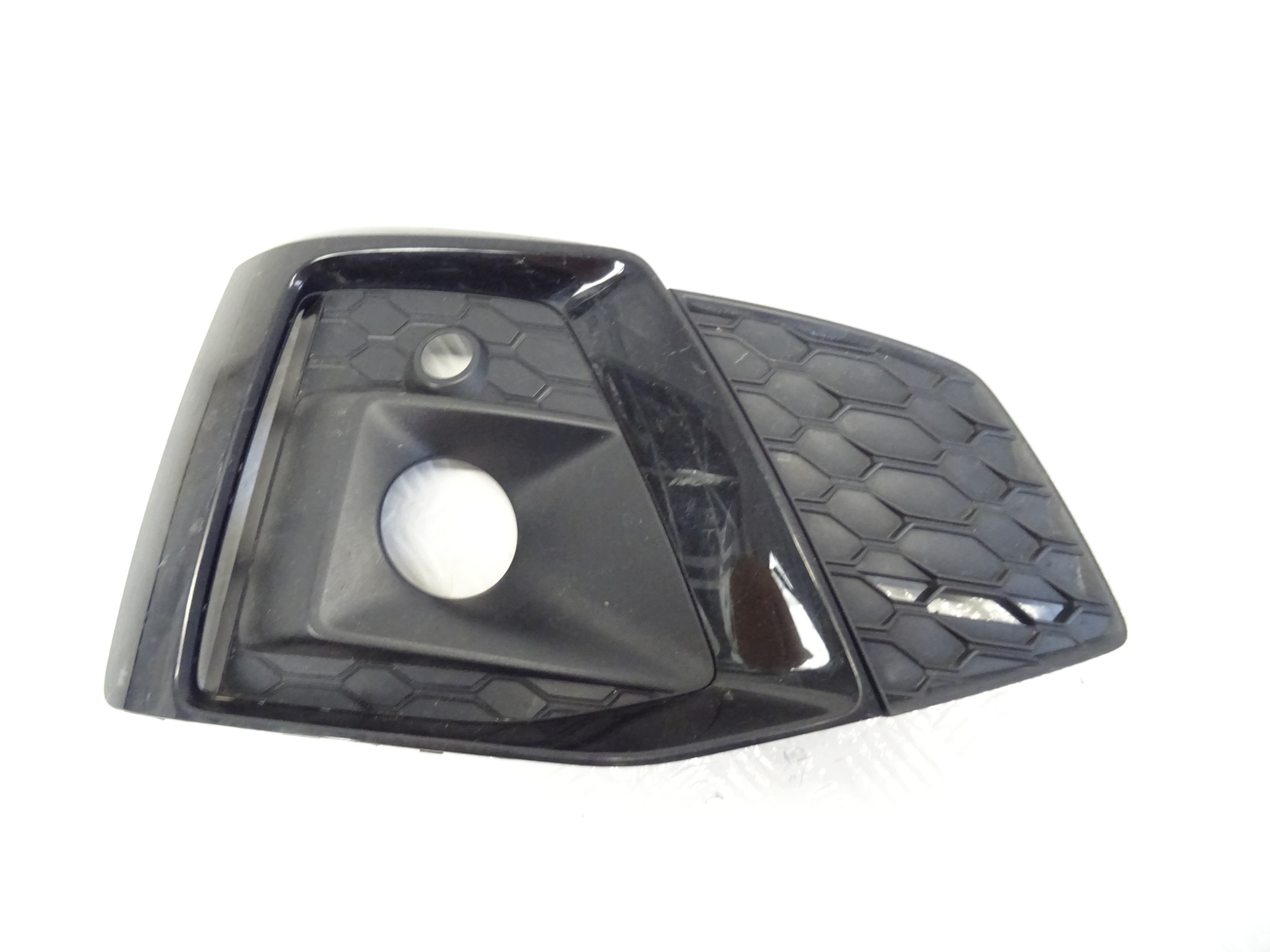 grid of a bumper right front AUDI A5 II S-LINE 8W6807682T