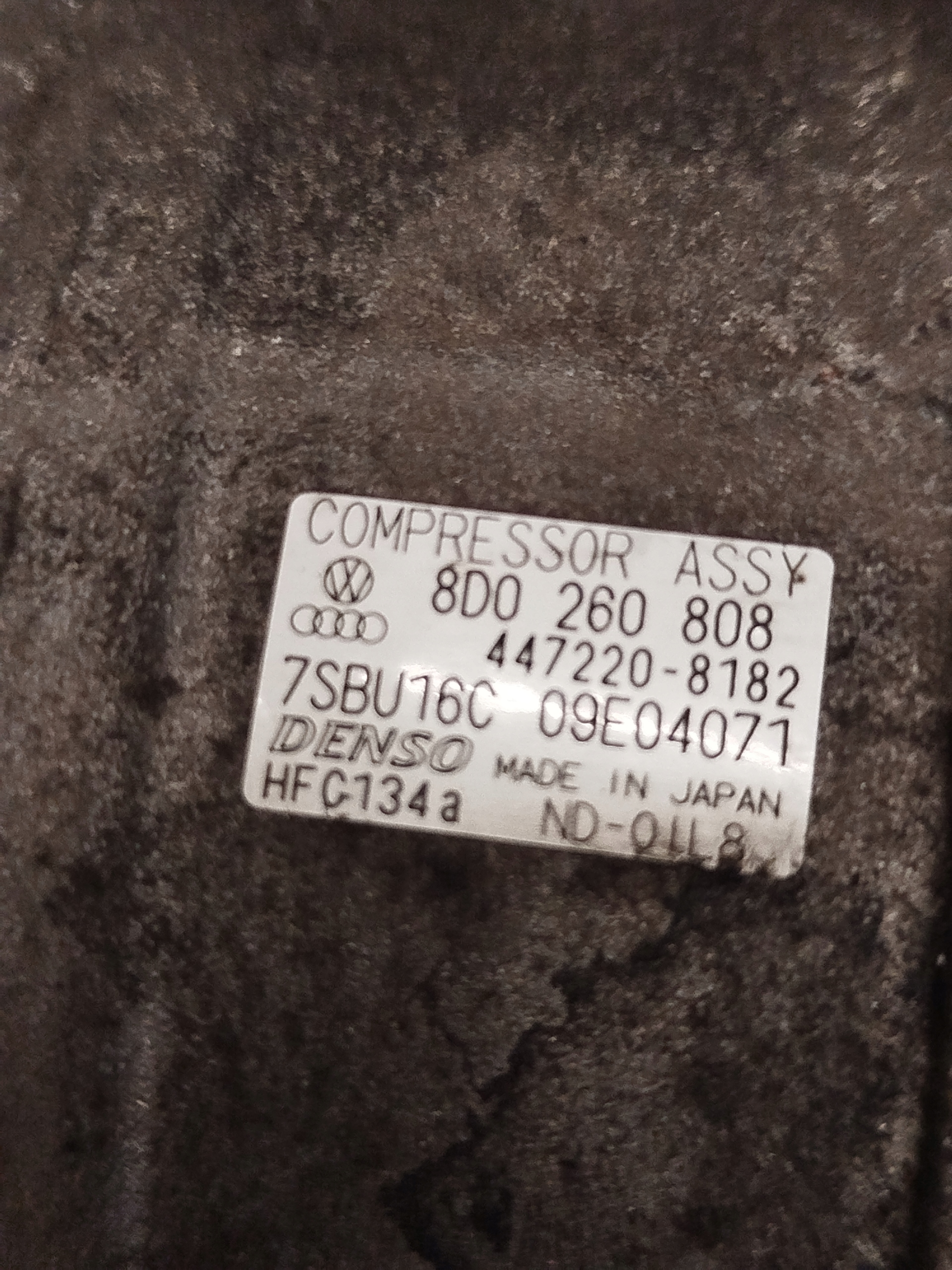 Компрессор кондиционера vw PASSAT B5 1.9 8D0260808