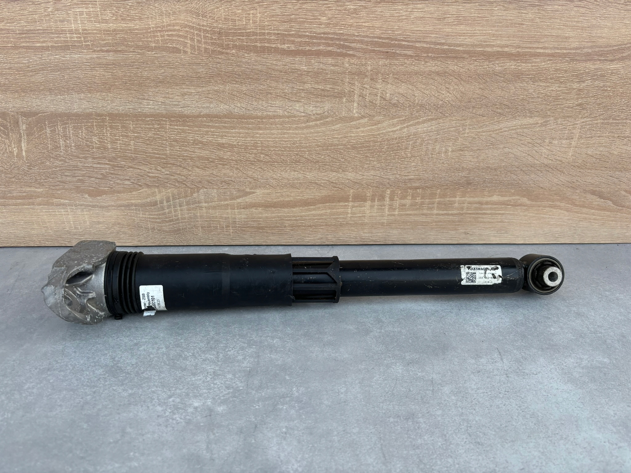 STOSSDÄMPFER RECHTS HECK VW ID3 ID4 Q4 E-TRON 1EA512012AH K94/024