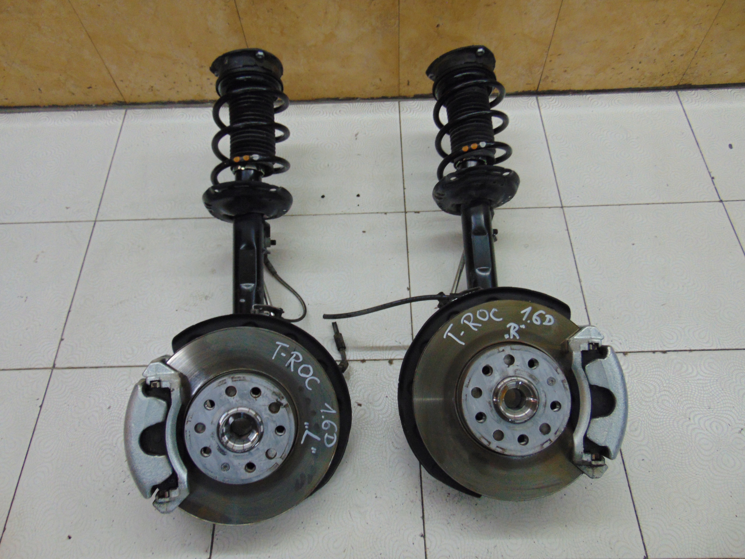 MOZZO FUSELLO MCPHERSON SINISTRA DESTRO VW T ROC 1.6D