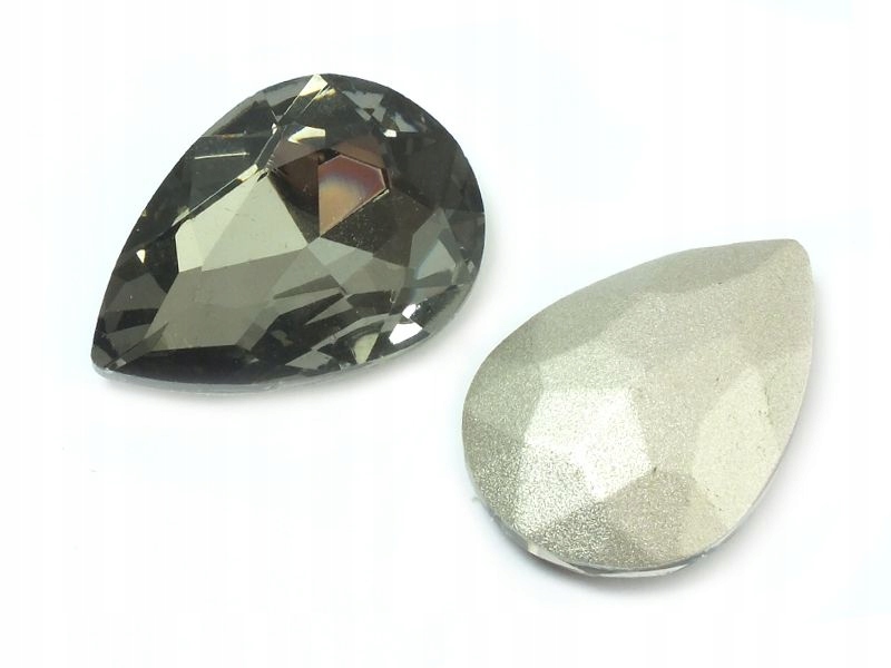 Szklany kamień fasetowany gruszk 25 Bl Diamond F