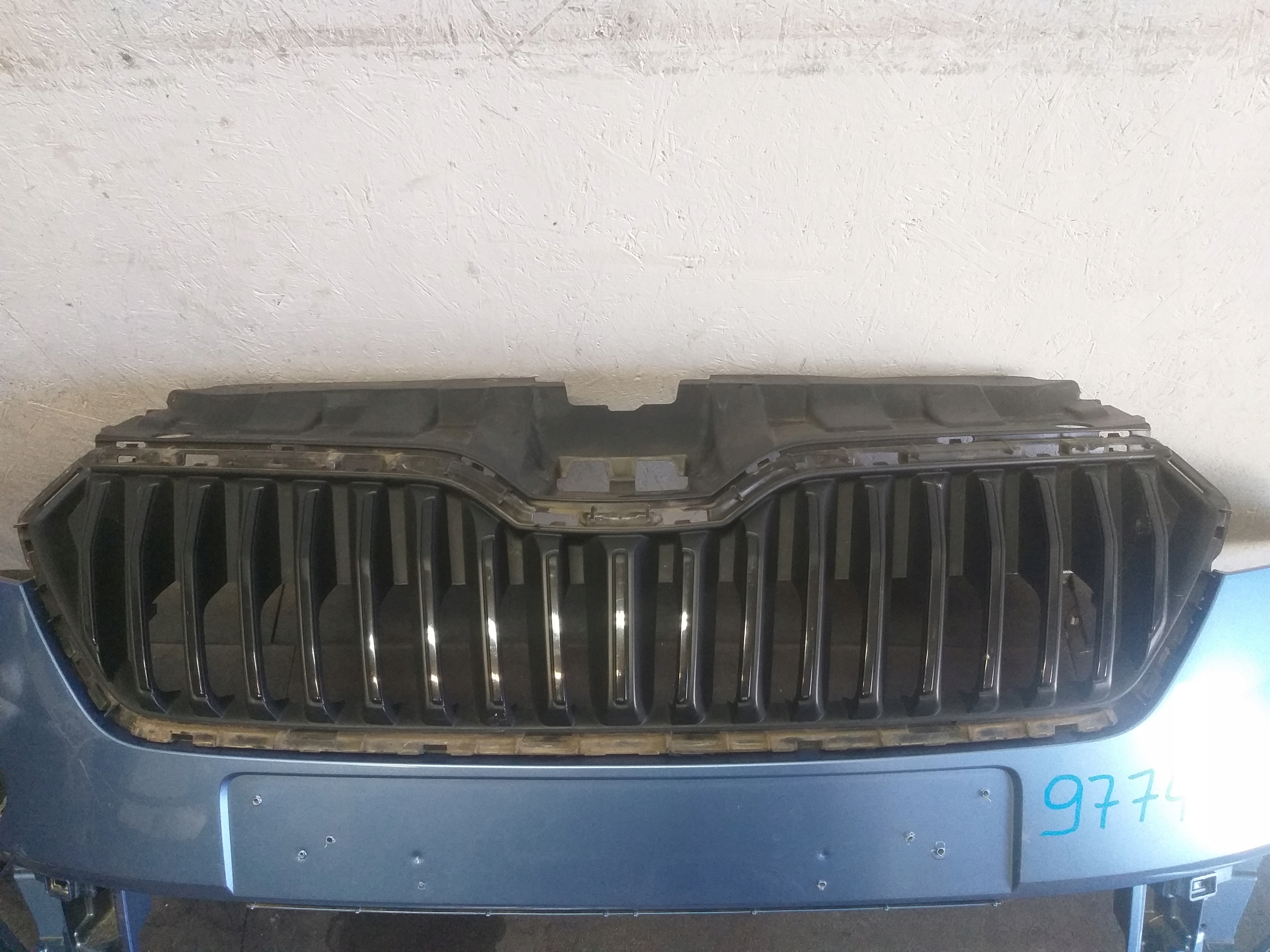 nárazník předek SKODA FABIA 3 LIFT 6V