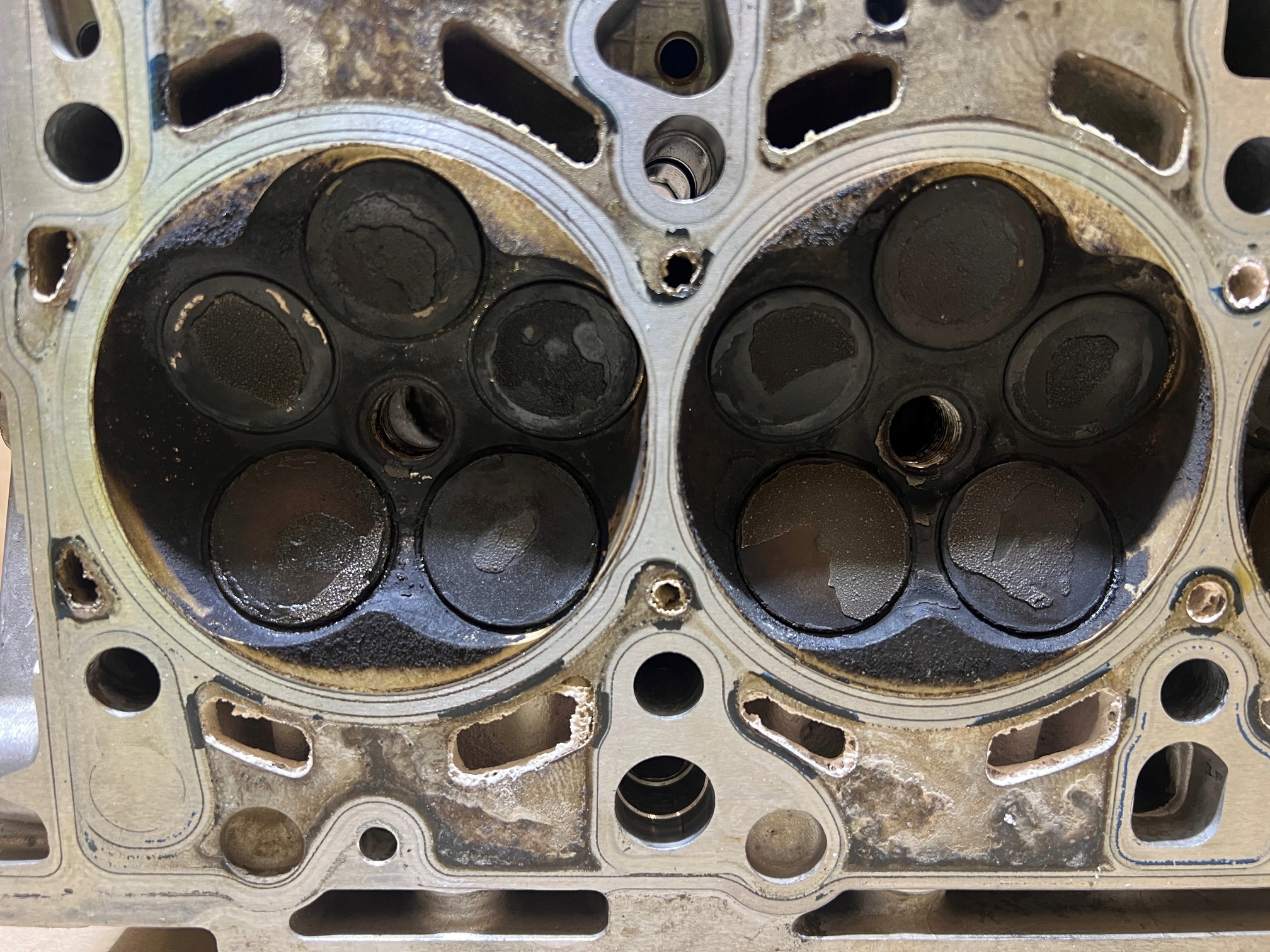 AUDI 4.2 FSI V8 BAT left head. of the engine 079103373H