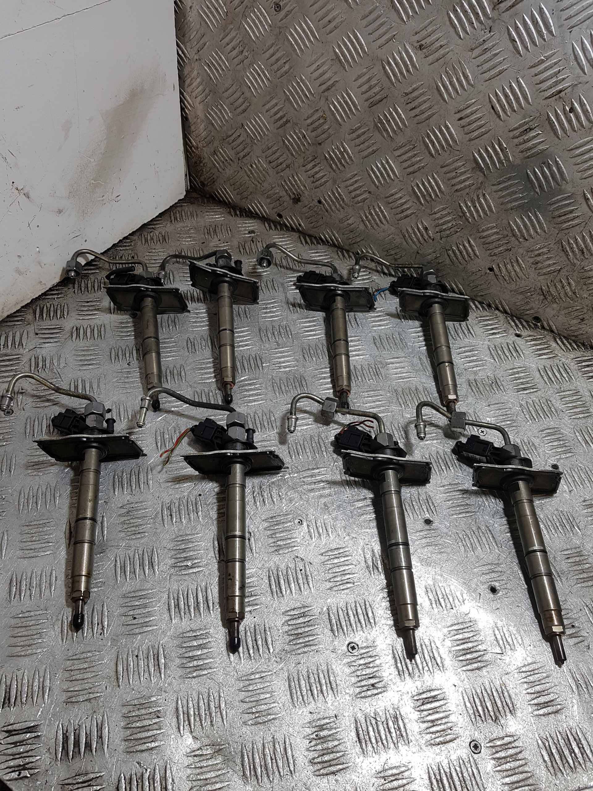 Einspritzdüse Einspritzdüse KOMPLET AUDI Q7 4.2TDI 057130277AG
