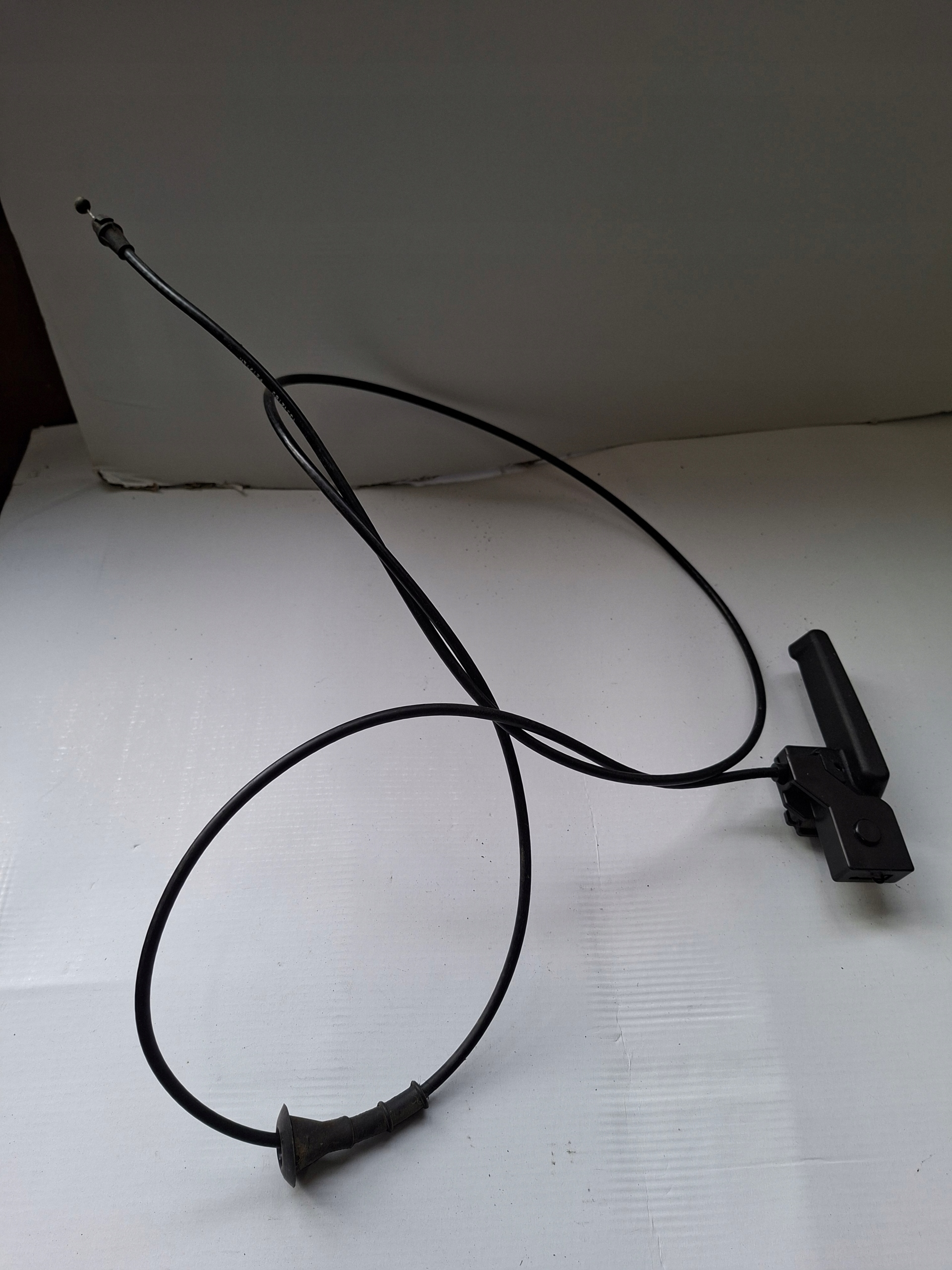 Levier Câble DO pour l’ouverture du capot OPEL ASTRA IV J