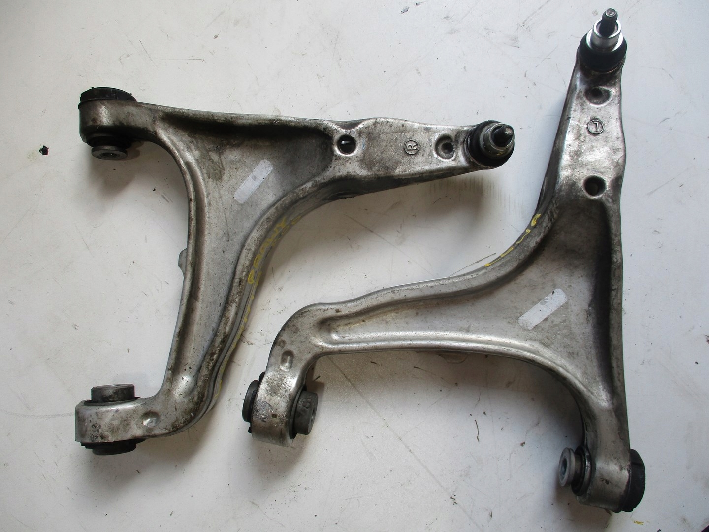 Ричаг ЛІВИЙ MASERATI LEVANTE 3d