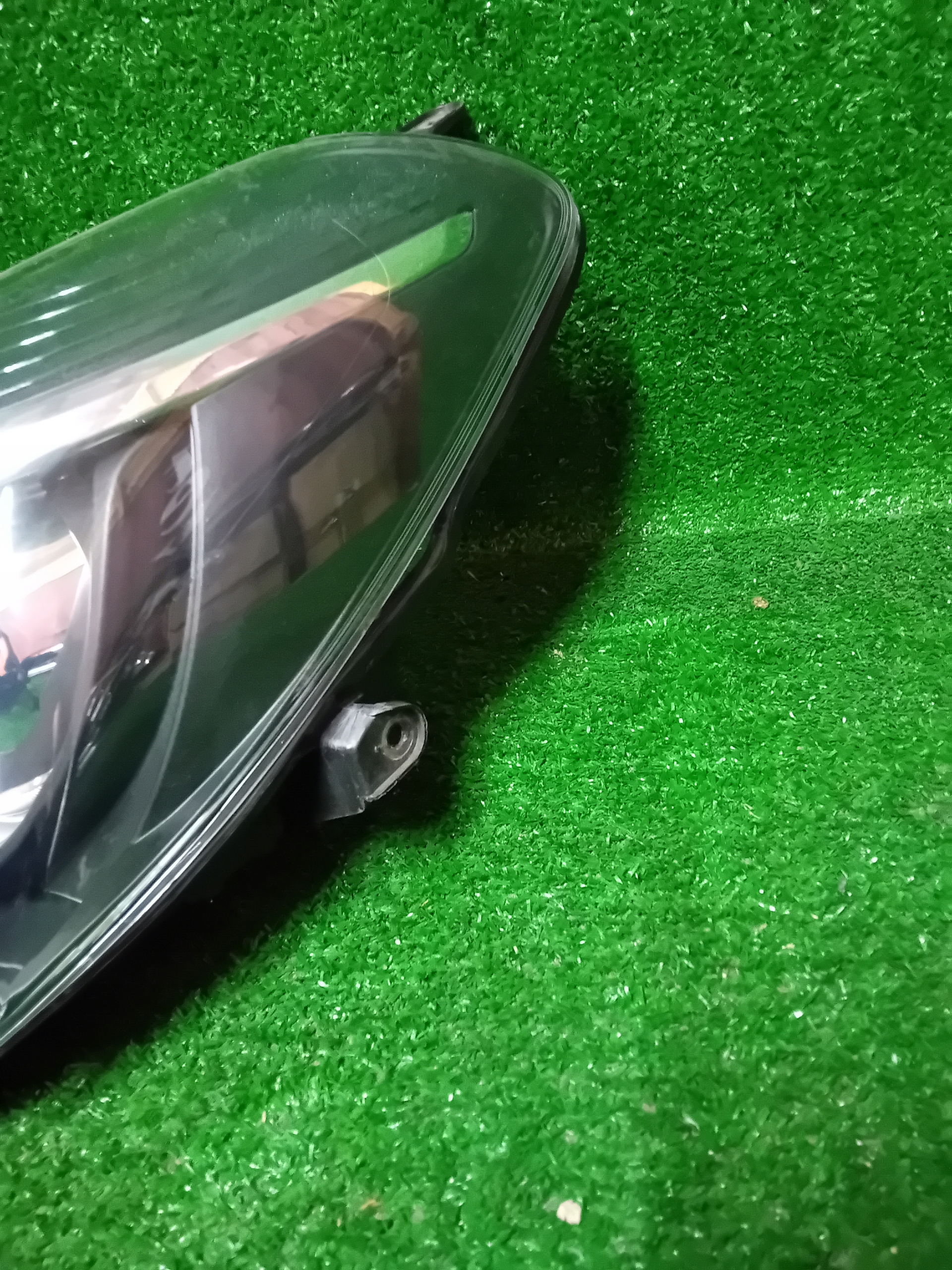 REFLEKTOR light left TOYOTA YARIS III LIFT 14-17