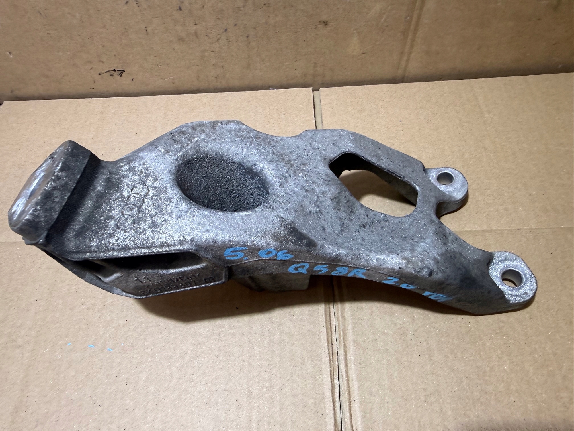 AUDI Q5 8R A4 B8 Supporto Supporti motore usato 8K0199307AP