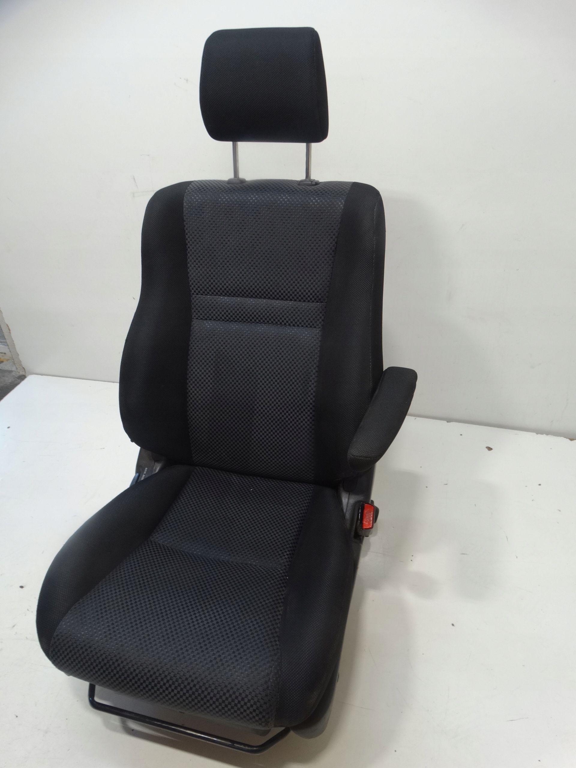 sedačka spolujezdce předek TOYOTA COROLLA VERSO 01-04R.
