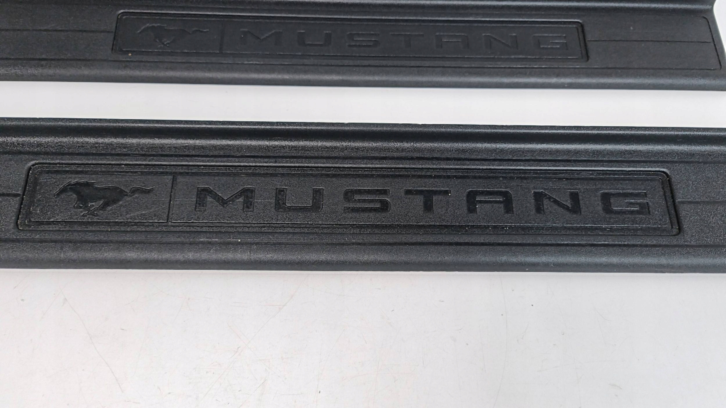 Ford Mustang VI mouldings threshold Komplet FR3B6313222A