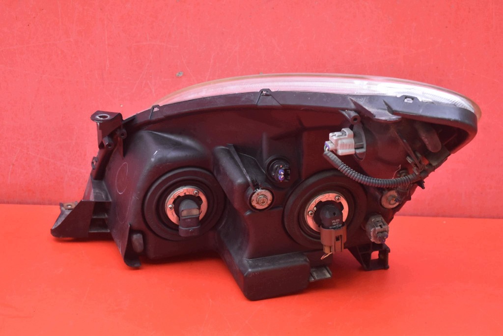 REFLEKTOR right light front EU 0F-03 TOYOTA COROLLA VERSO 2 II 04-09