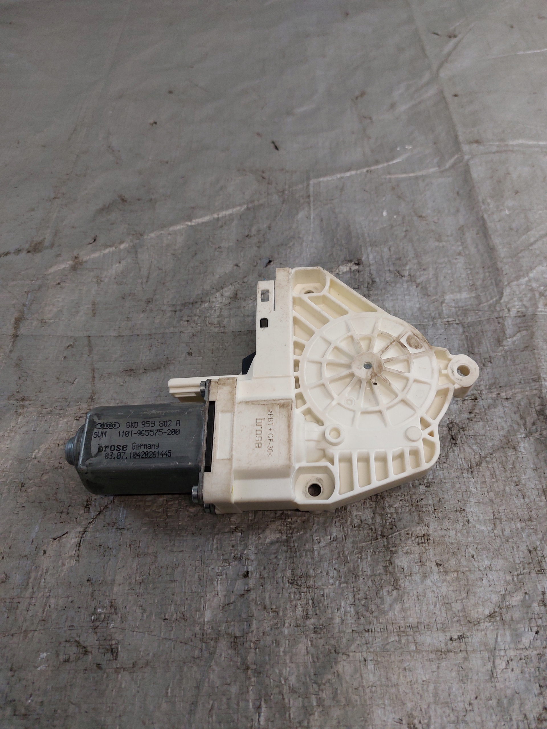SILICZEK windows right front AUDI A4 B8