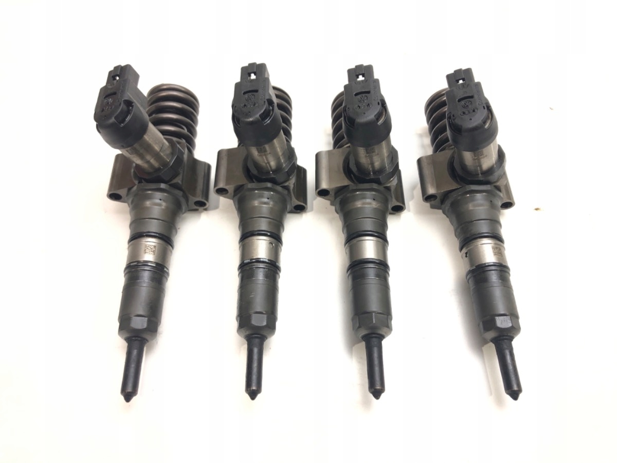 Насос-форсунка VW PASSAT B6 2.0 TDI 03G130073S