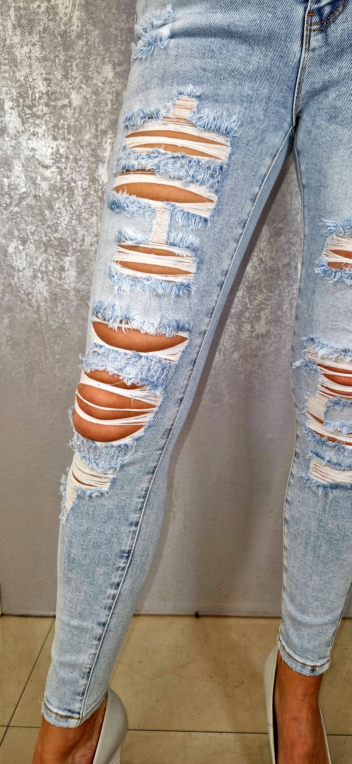 SPODNIE DAMSKIE JEANSY MODELUJĄCE PUSH UP M.SARA Zapięcie zamek