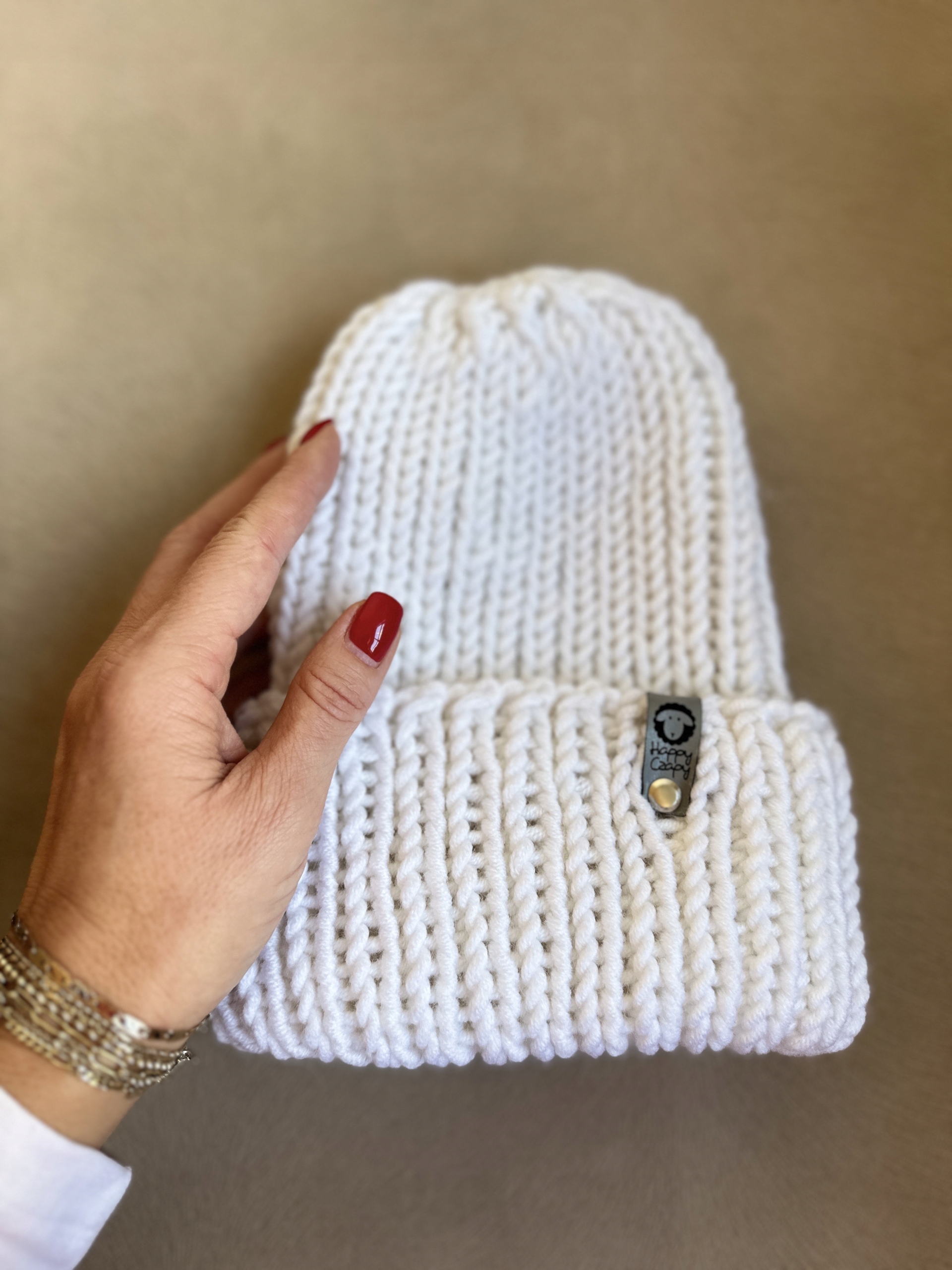 Čepice Bloo sněhově bílá handmade