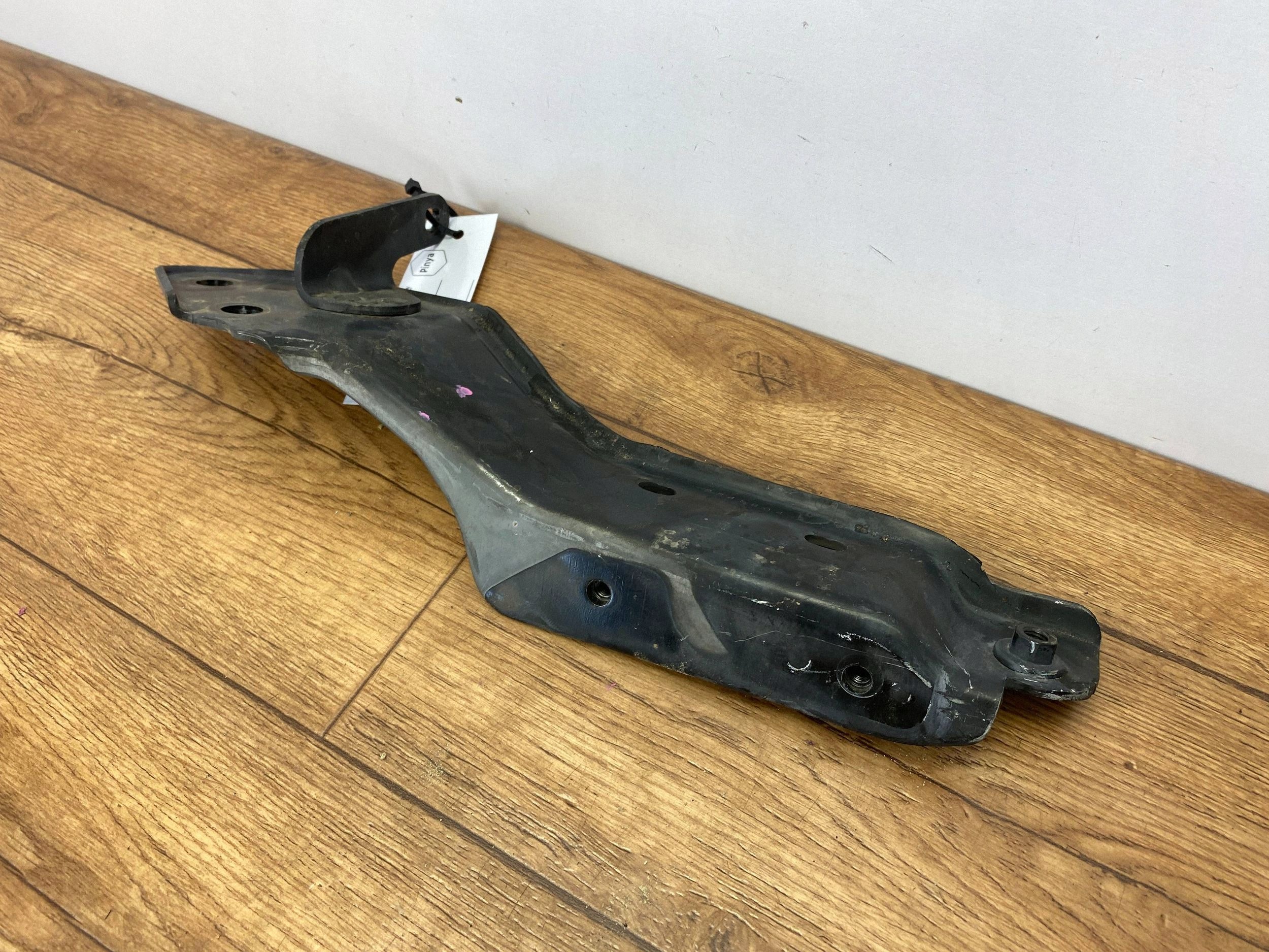 Support plaque Aile Gauche Cadillac Escalade IV 2015+