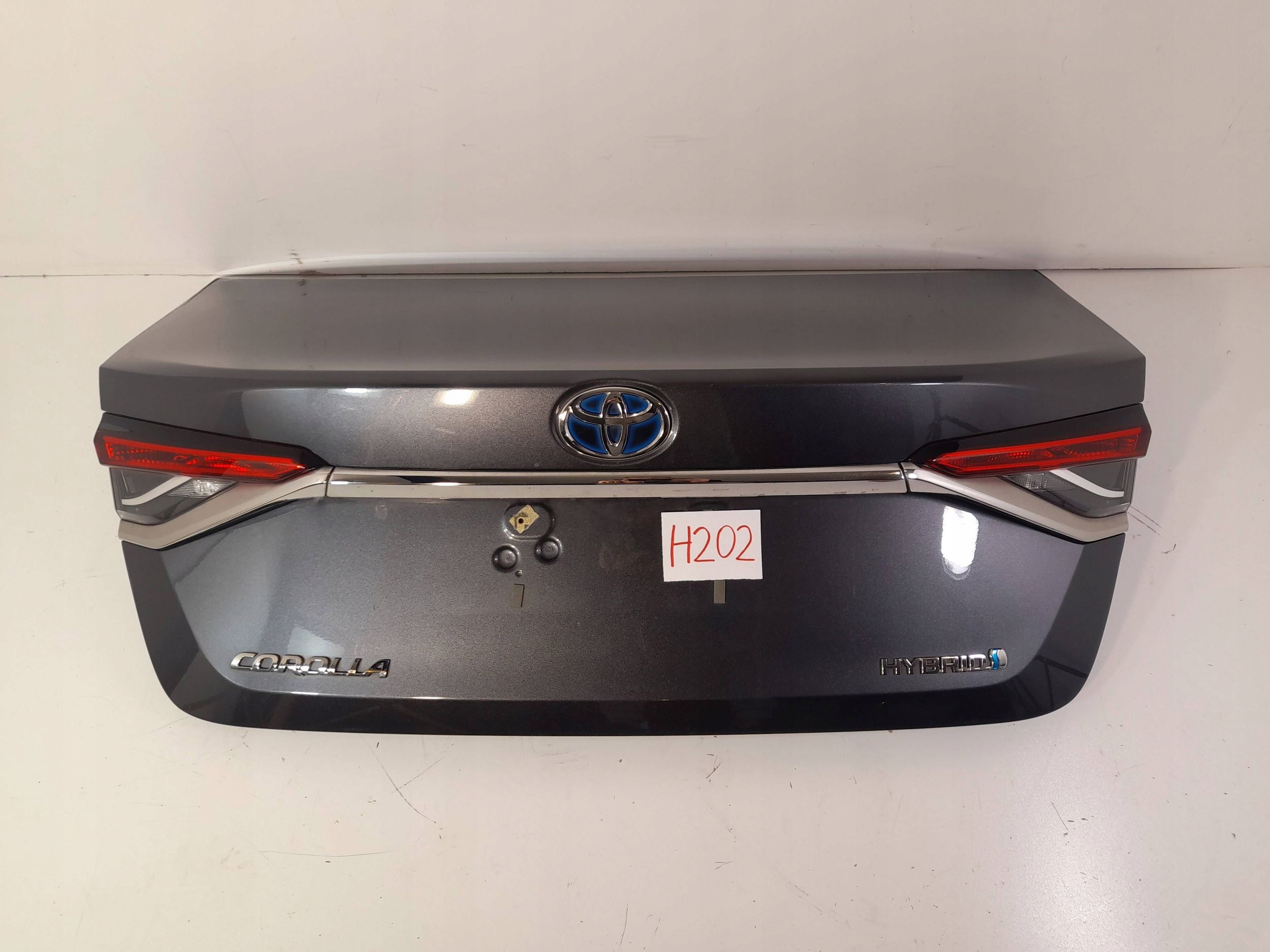 Toyota Corolla E21 sedan trunk door boot (H202)