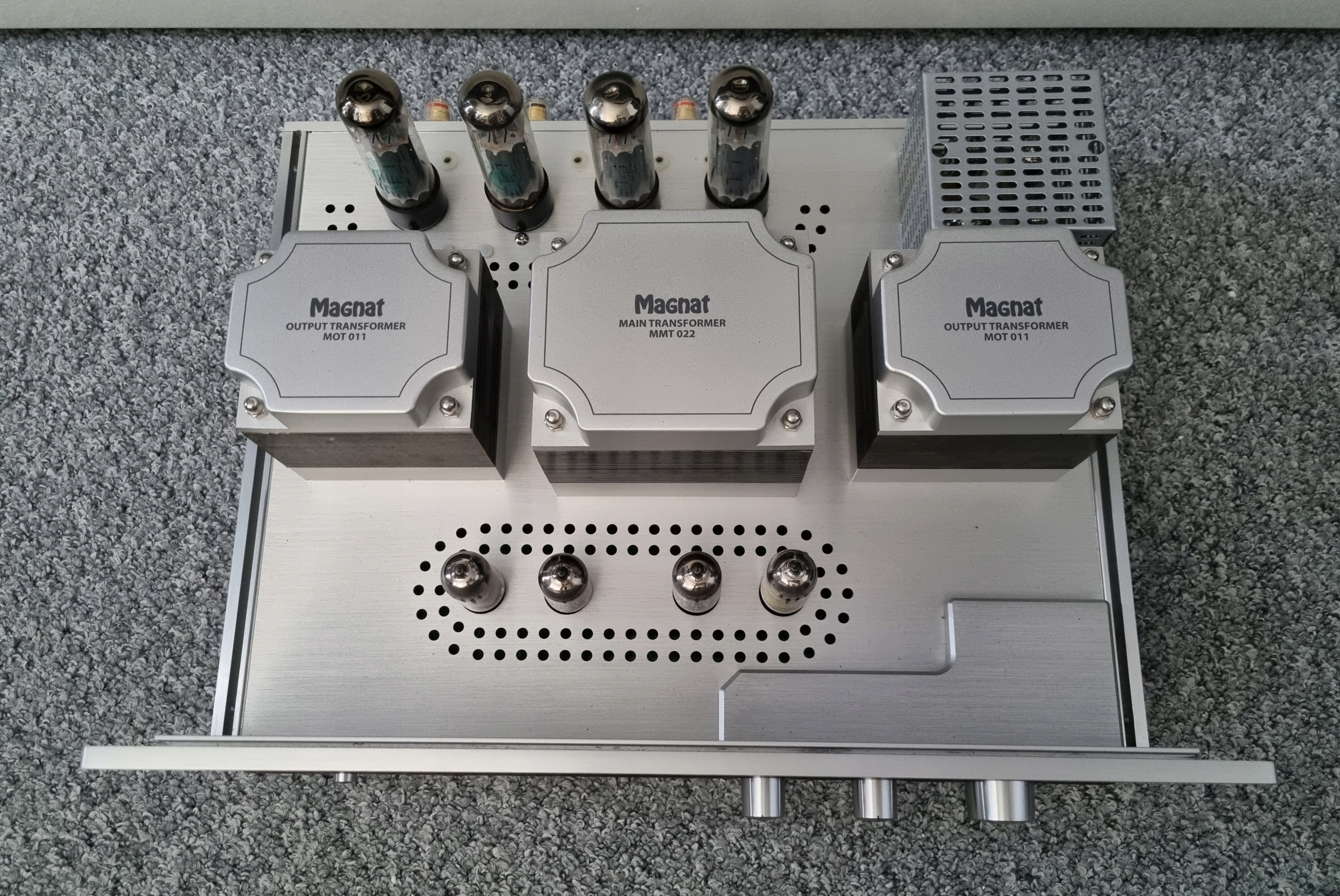 Wzmacniacz lampowy Magnat RV1 Kod producenta RV1