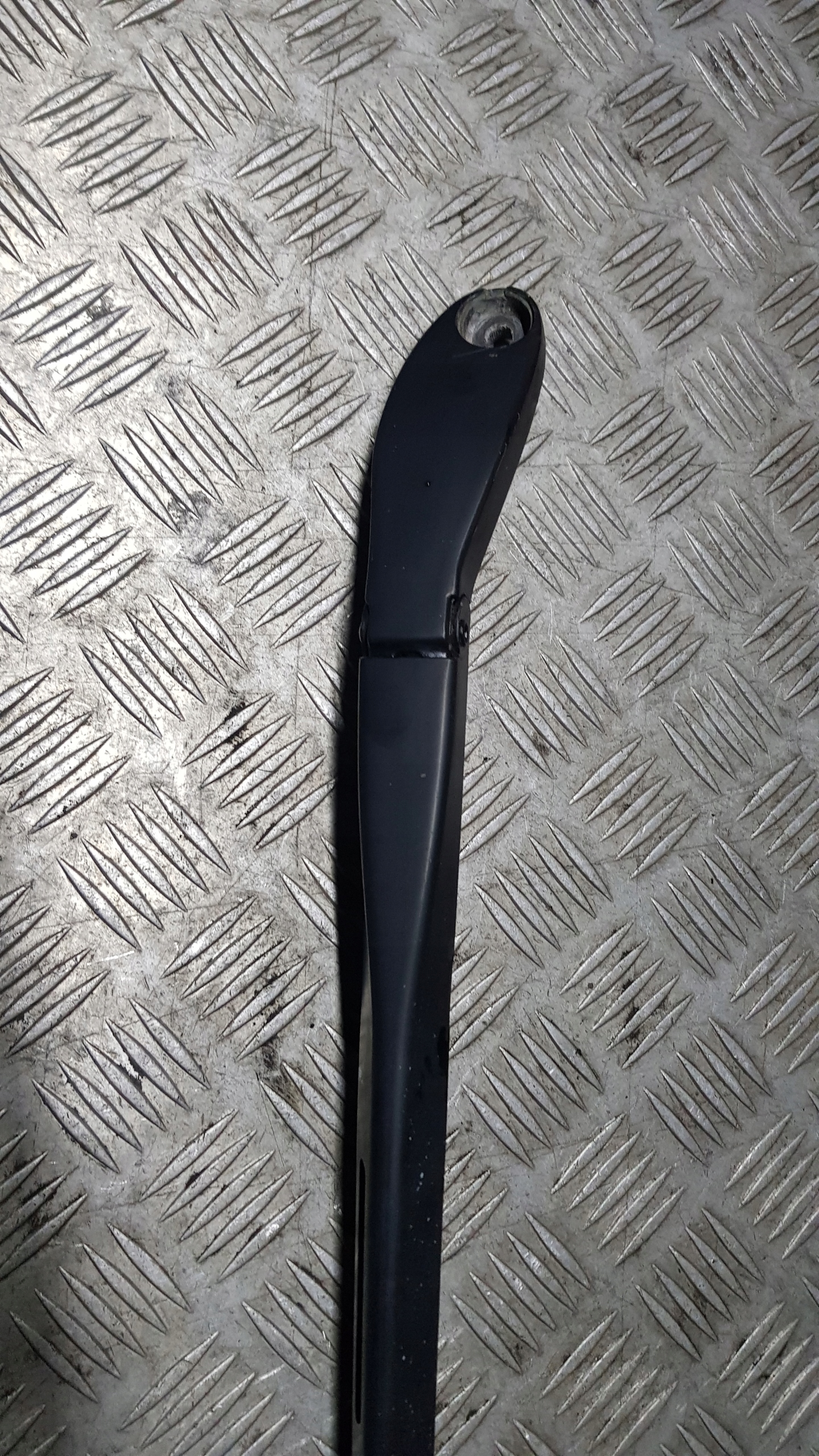 AUDI A8 D3 wiper arm right front CENA ZA 1SZTUKE
